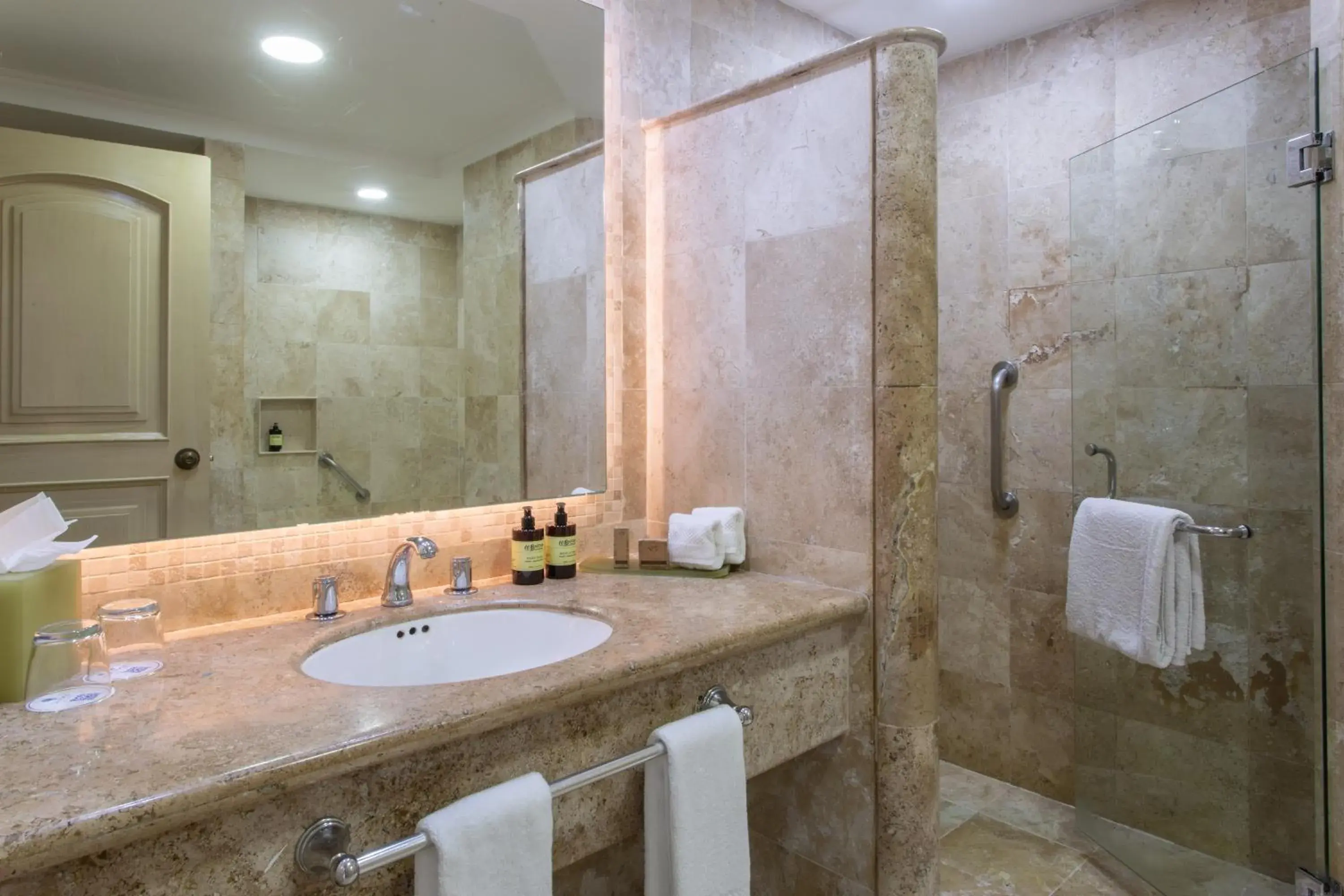 Bathroom in Sandos Cancún All Inclusive - Adults Only Bathroom in Sandos Cancún All Inclusive - Adults Only