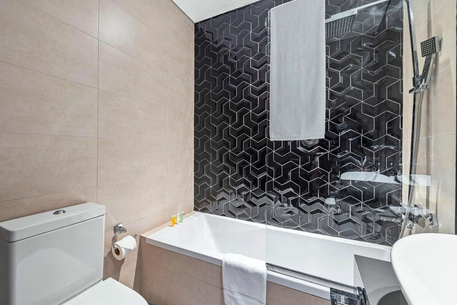 Unlock Metropolis Business Bay