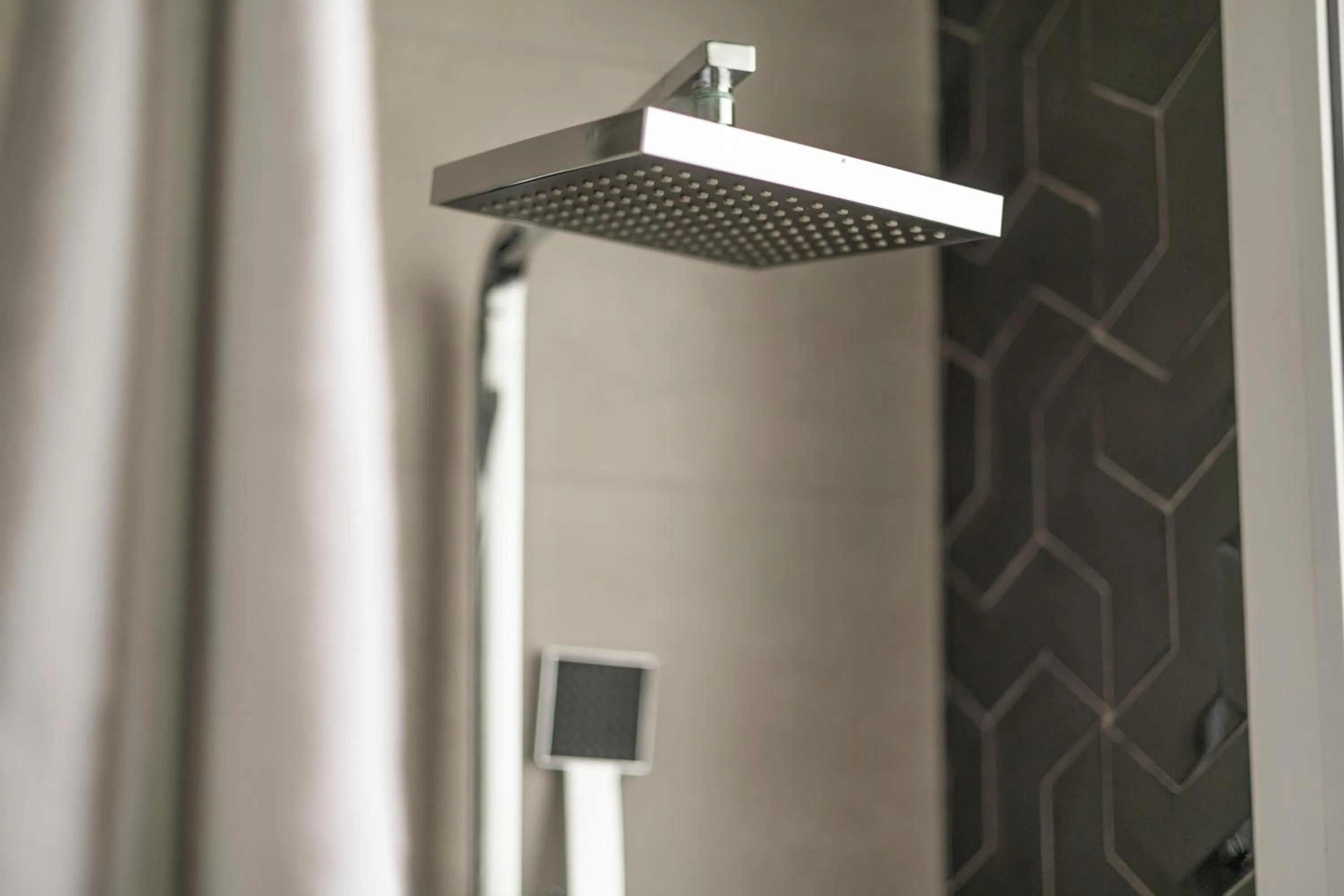 Unlock Metropolis Business Bay