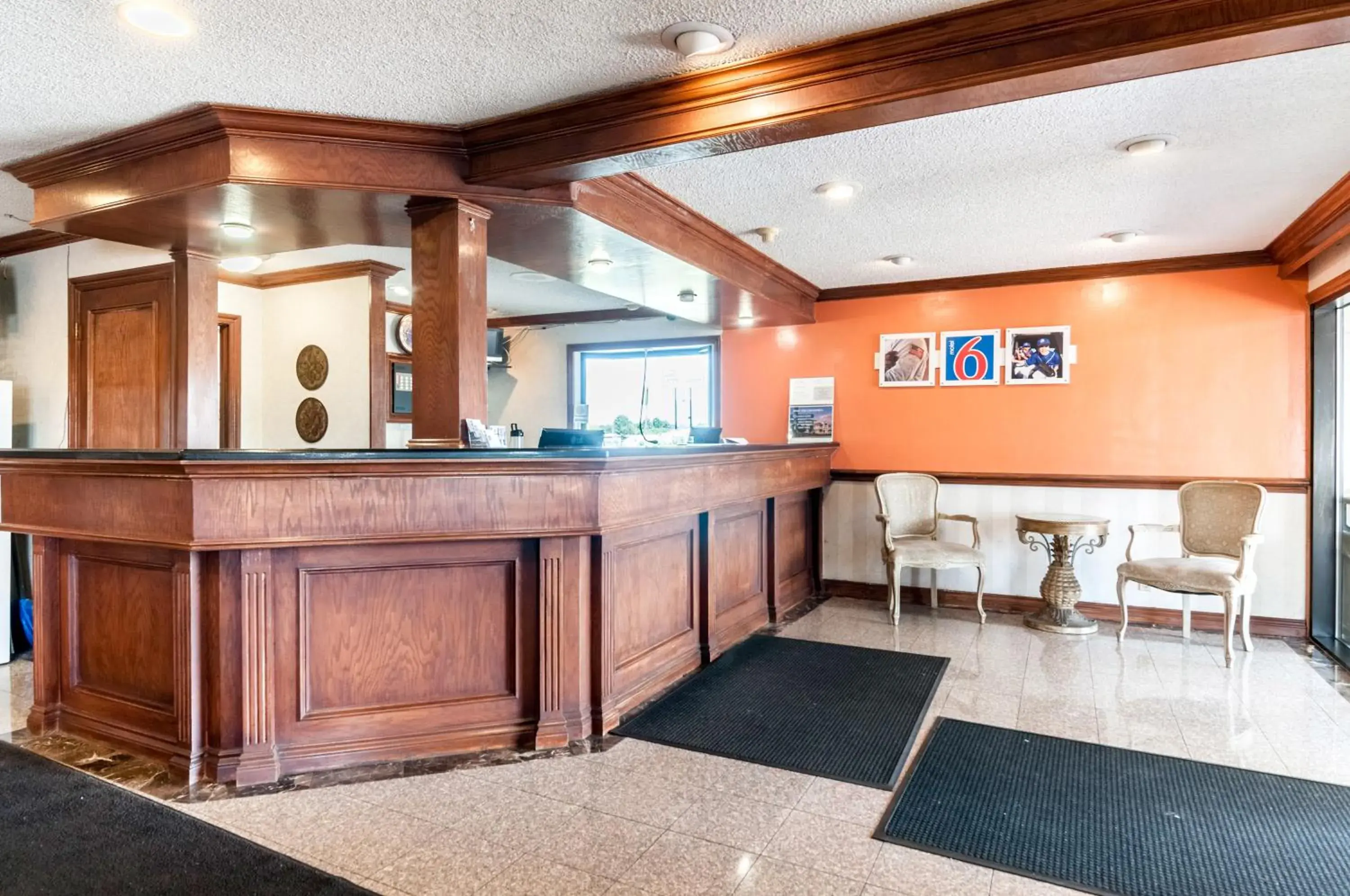 Lobby or reception in Motel 6-Southgate, MI - Detroit