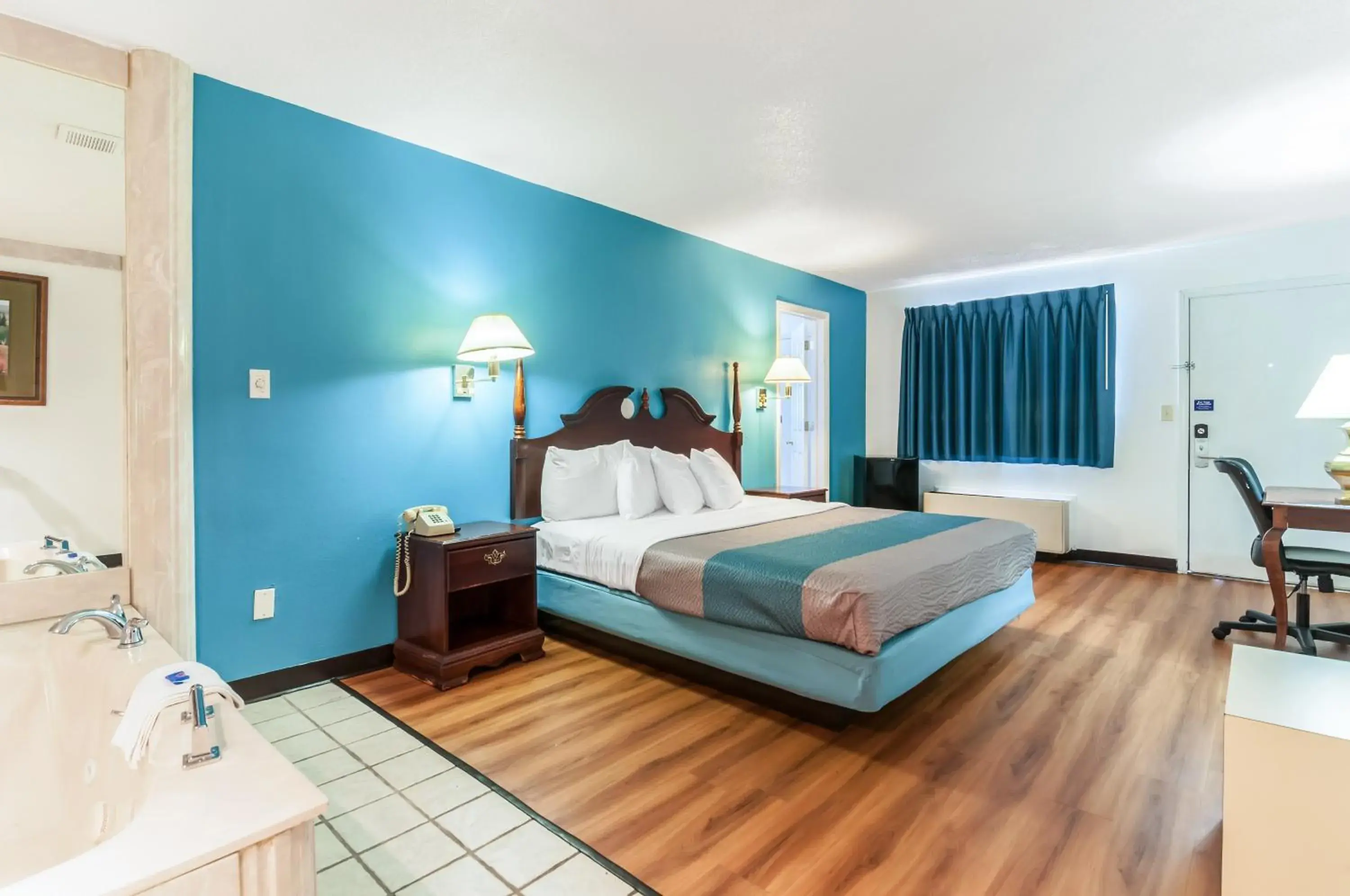 Bedroom, Room Photo in Motel 6-Southgate, MI - Detroit