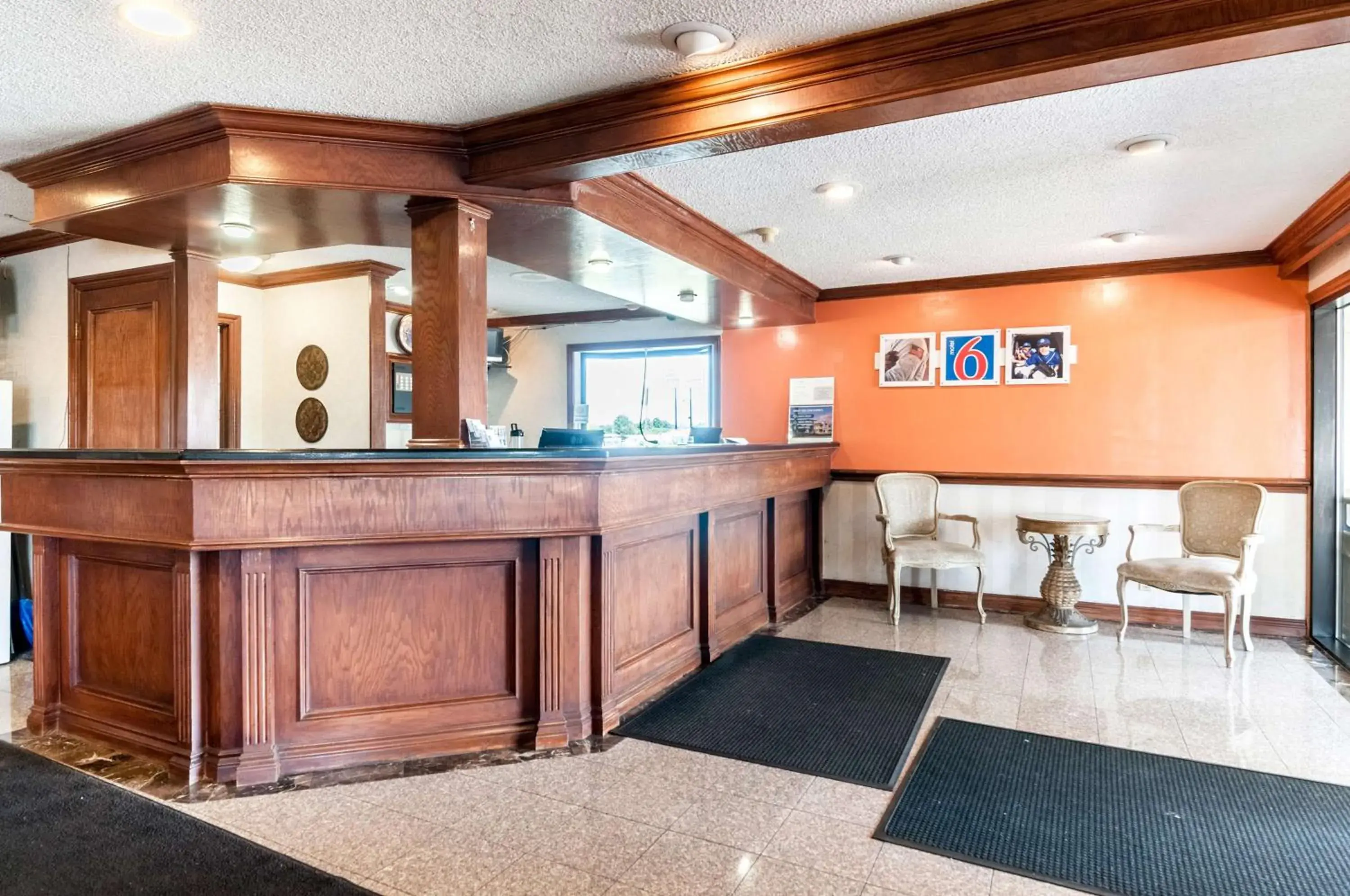 Lobby or reception, Lounge/Bar in Motel 6-Southgate, MI - Detroit