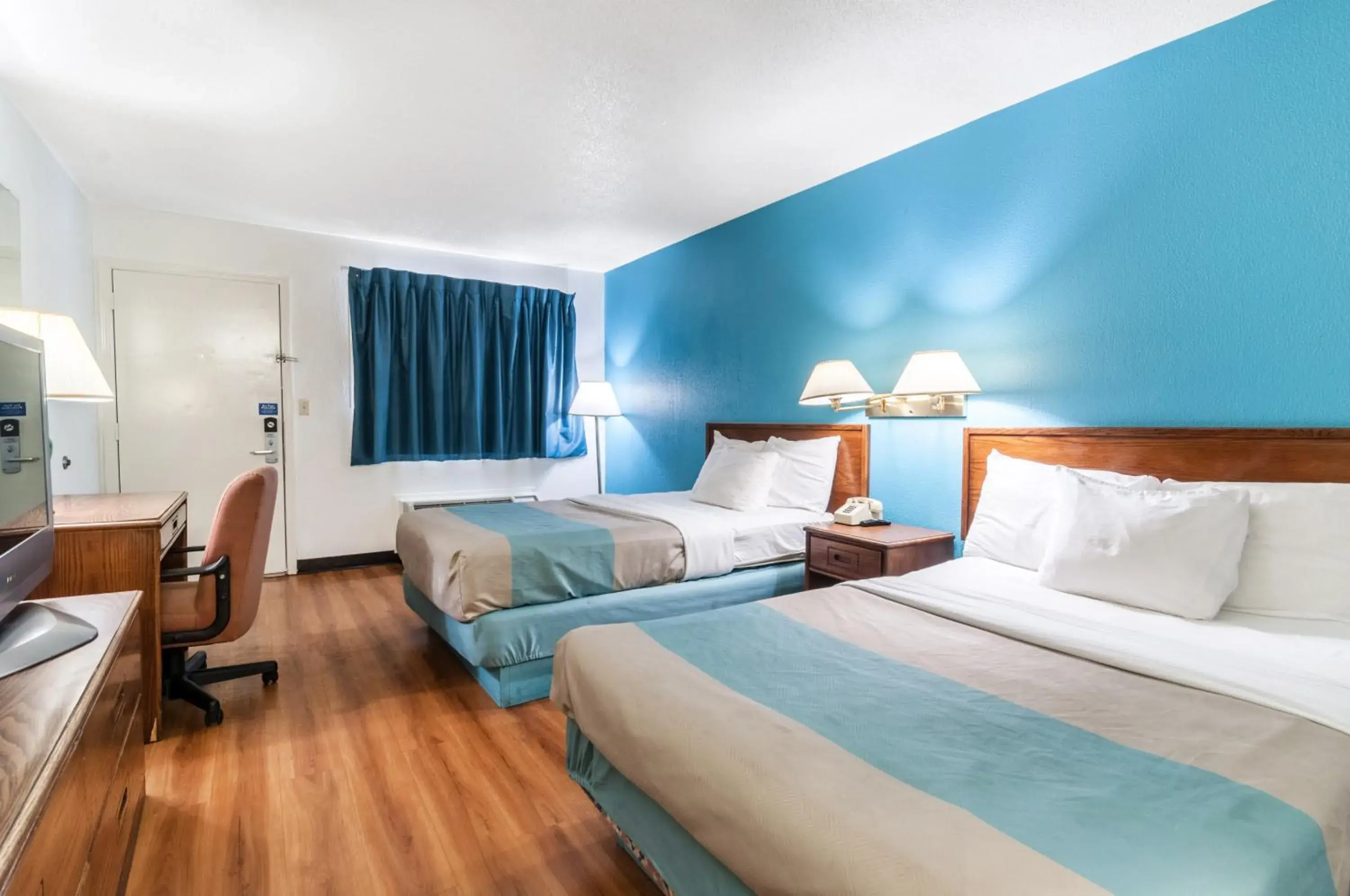 Bedroom, Room Photo in Motel 6-Southgate, MI - Detroit