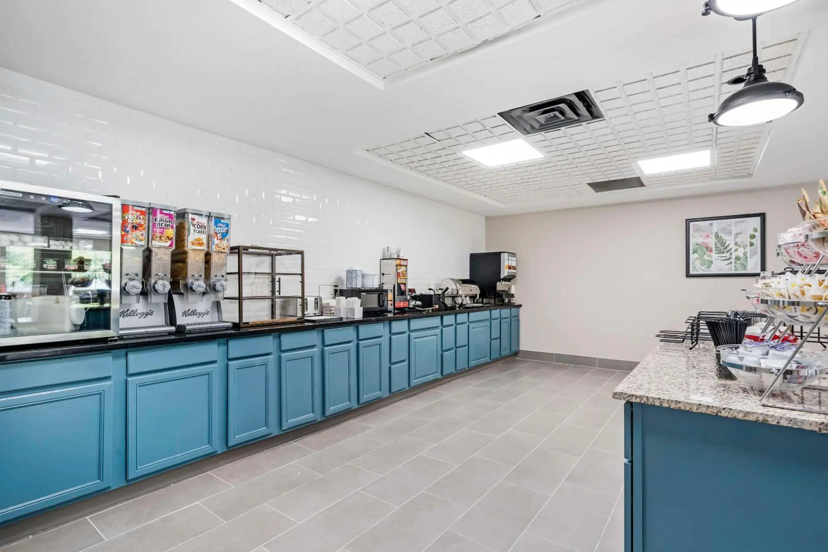 Breakfast in Country Inn & Suites by Radisson, Pickerington, OH Breakfast in Country Inn & Suites by Radisson, Pickerington, OH