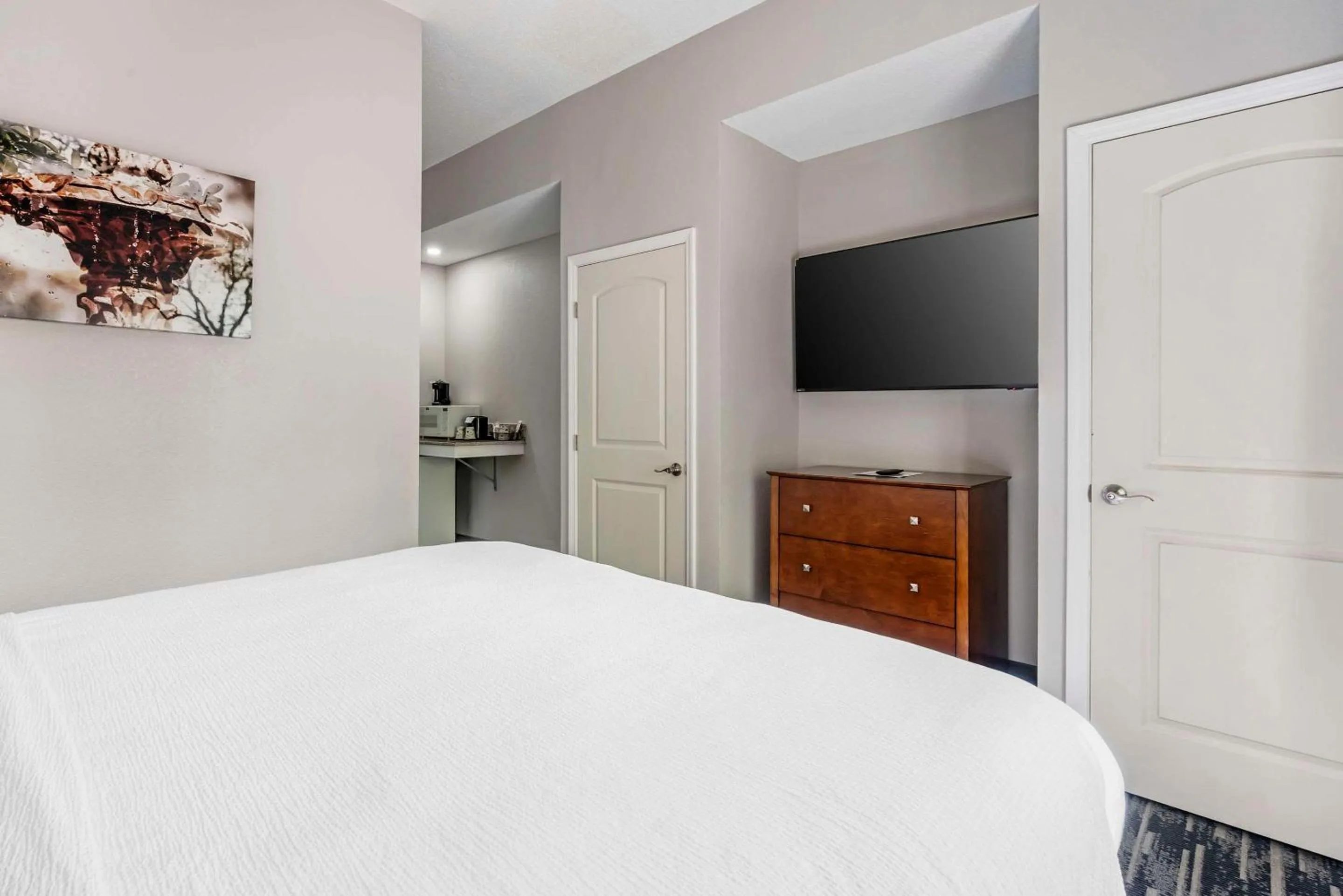 Bedroom, Bed in Country Inn & Suites by Radisson, Pickerington, OH