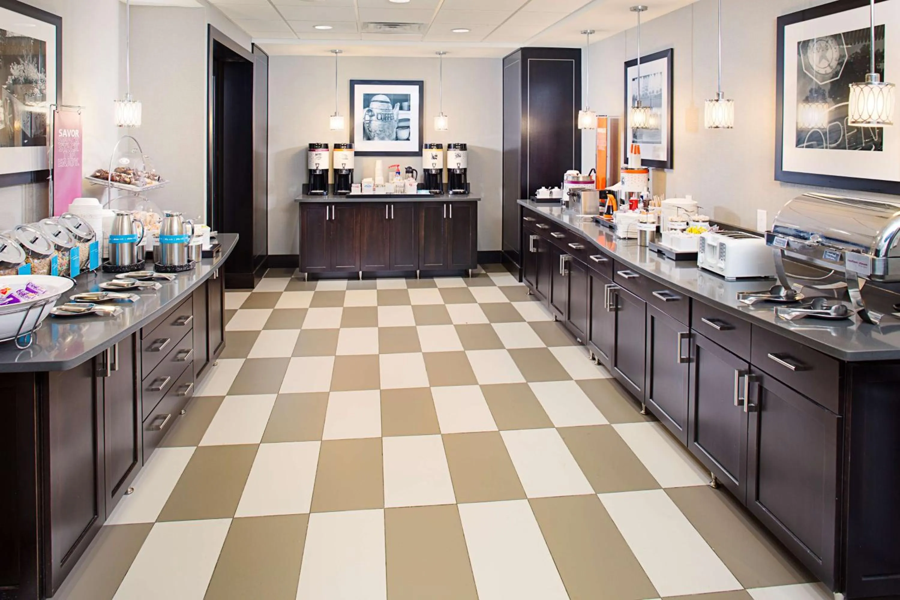 Breakfast in Hampton Inn & Suites Lansing West