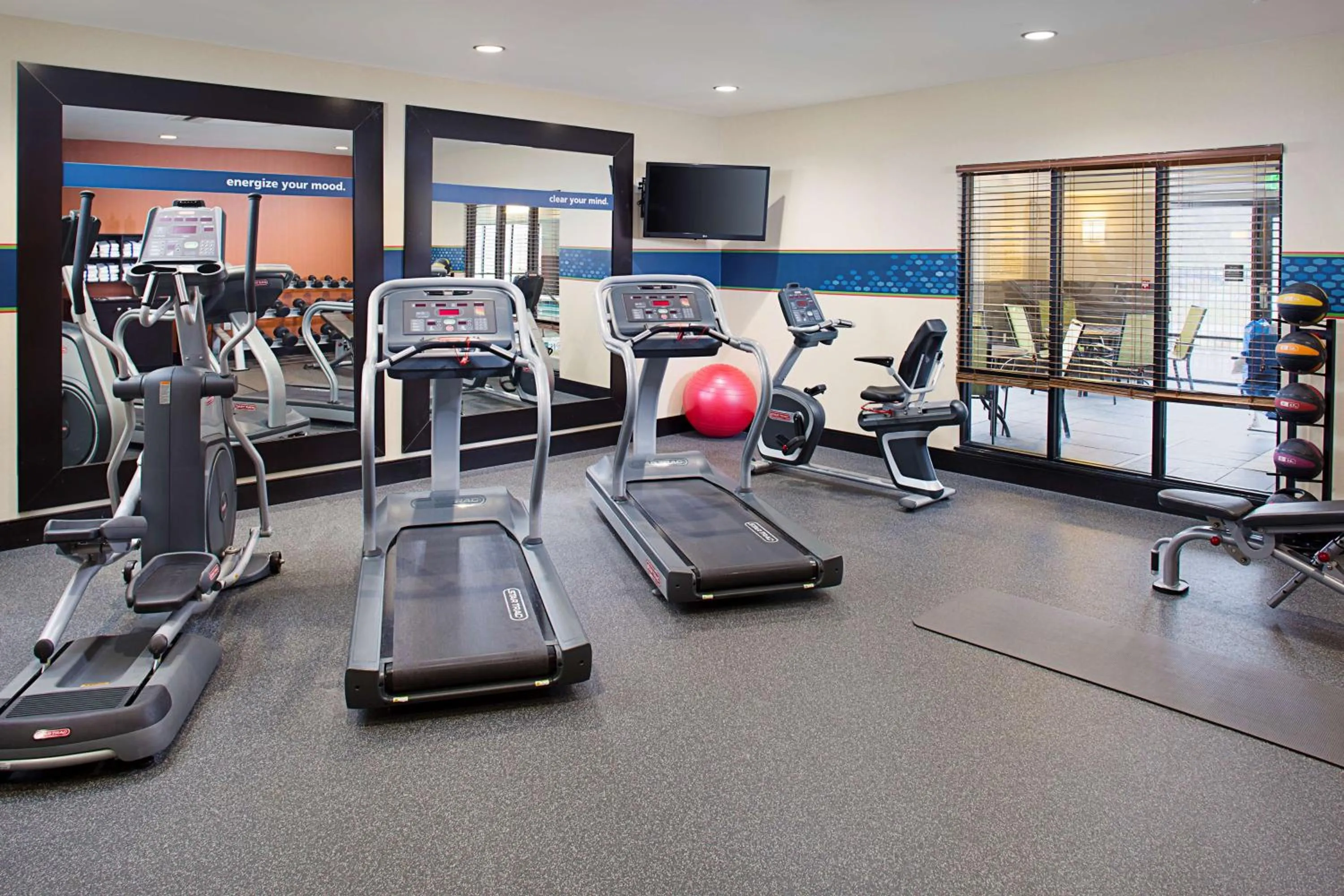 Fitness centre/facilities in Hampton Inn & Suites Lansing West