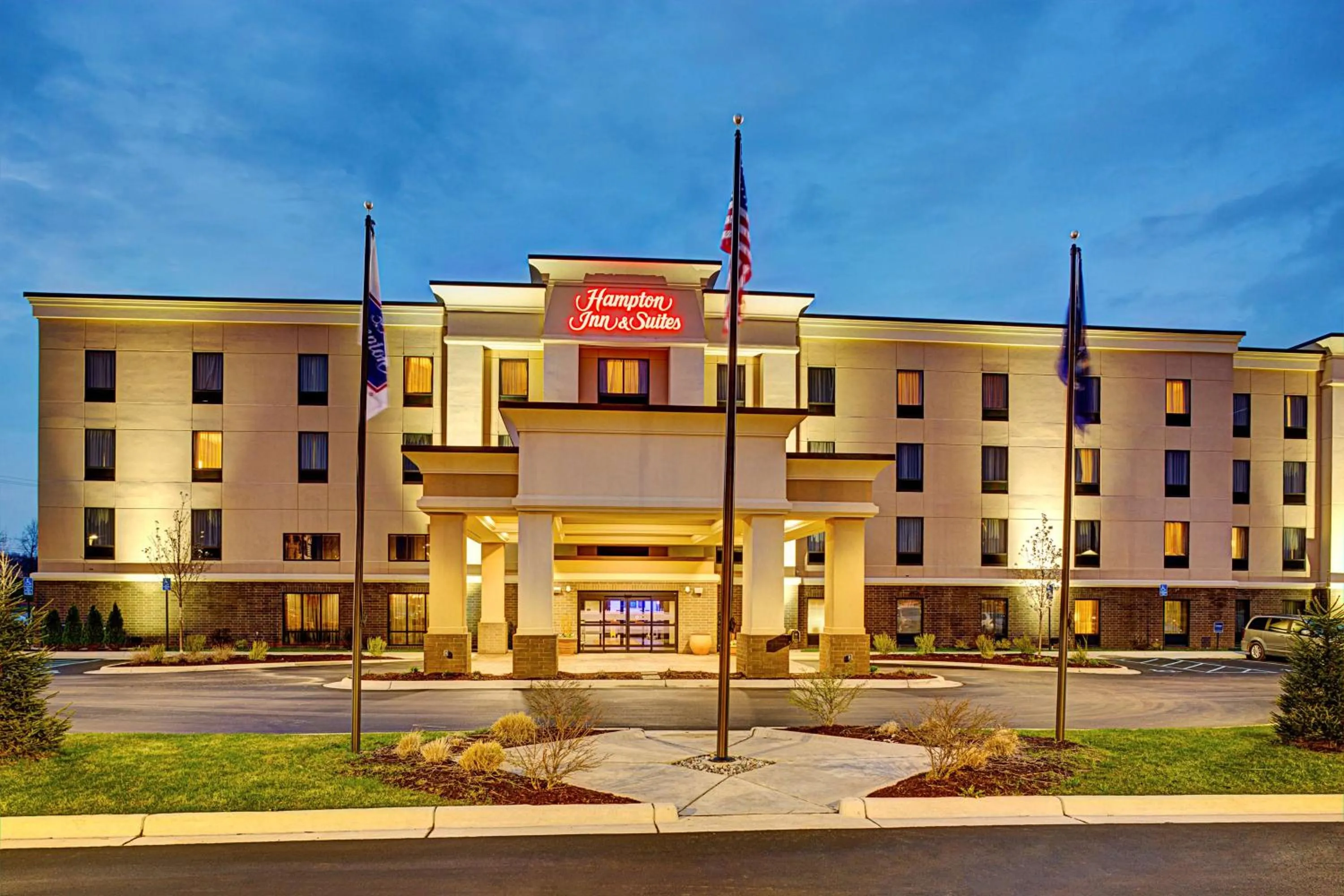 Property building in Hampton Inn & Suites Lansing West