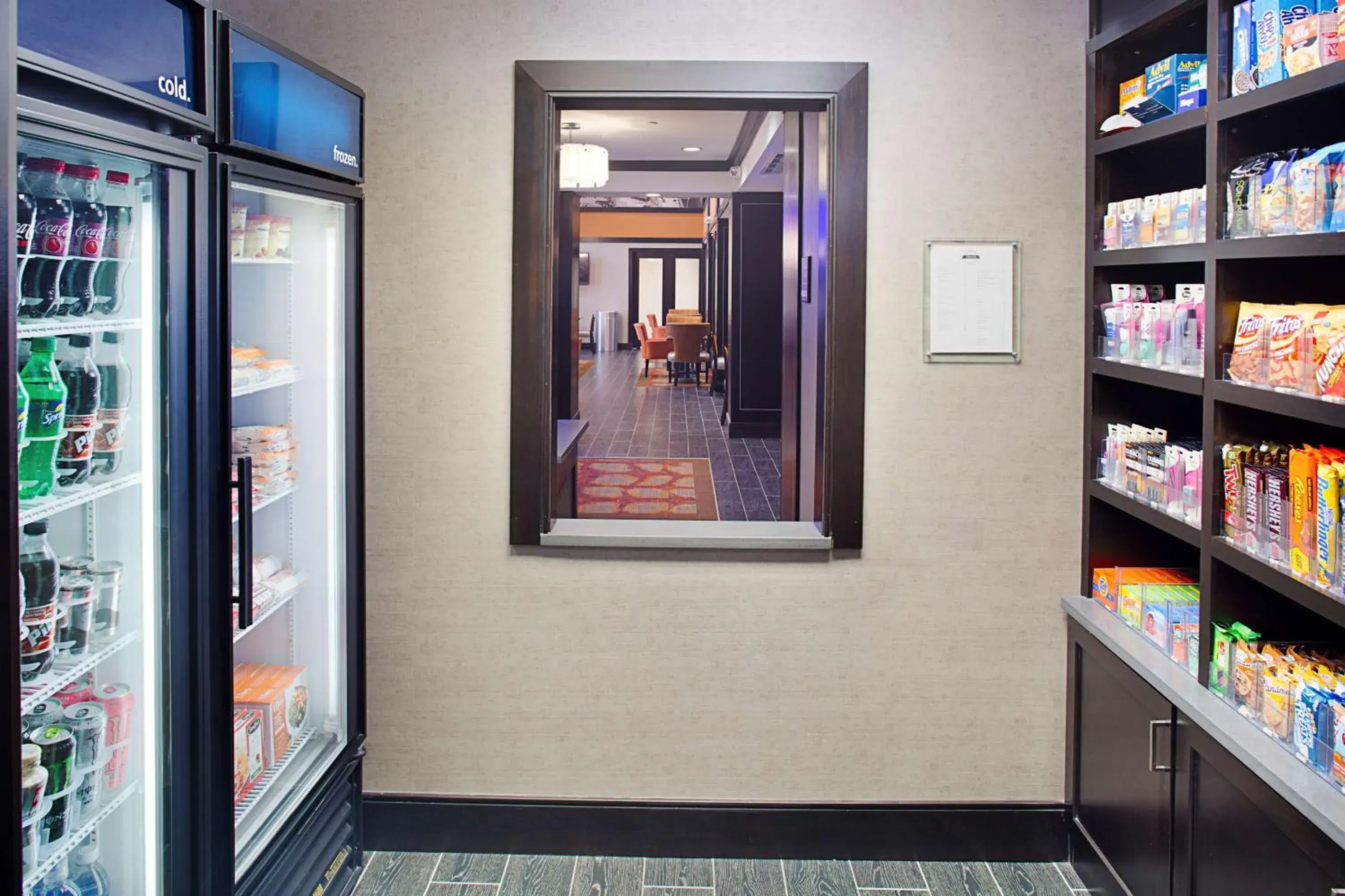 Restaurant/places to eat in Hampton by Hilton Lansing West Restaurant/places to eat in Hampton by Hilton Lansing West