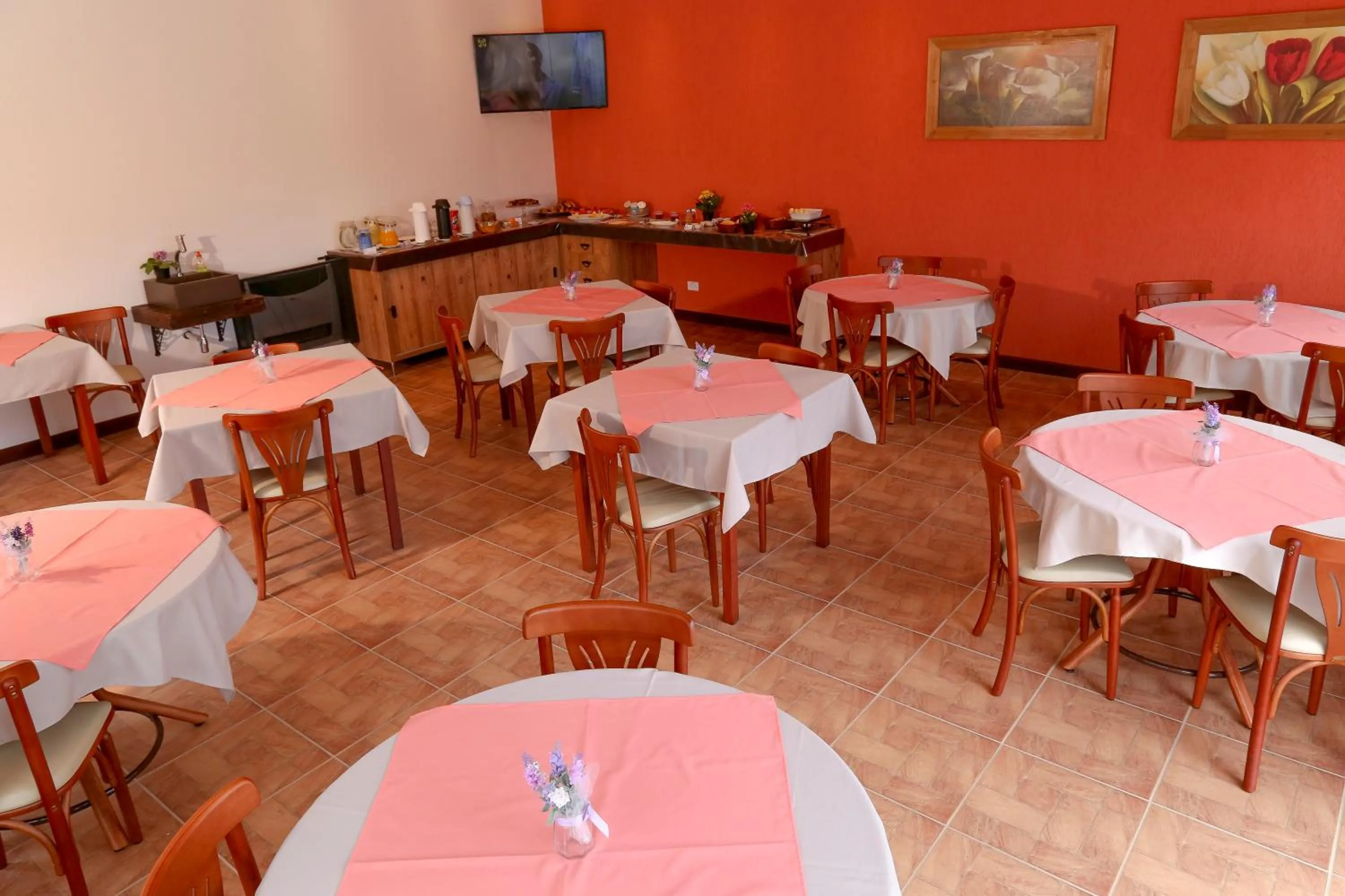 Restaurant/places to eat in Pousada Recanto Feliz