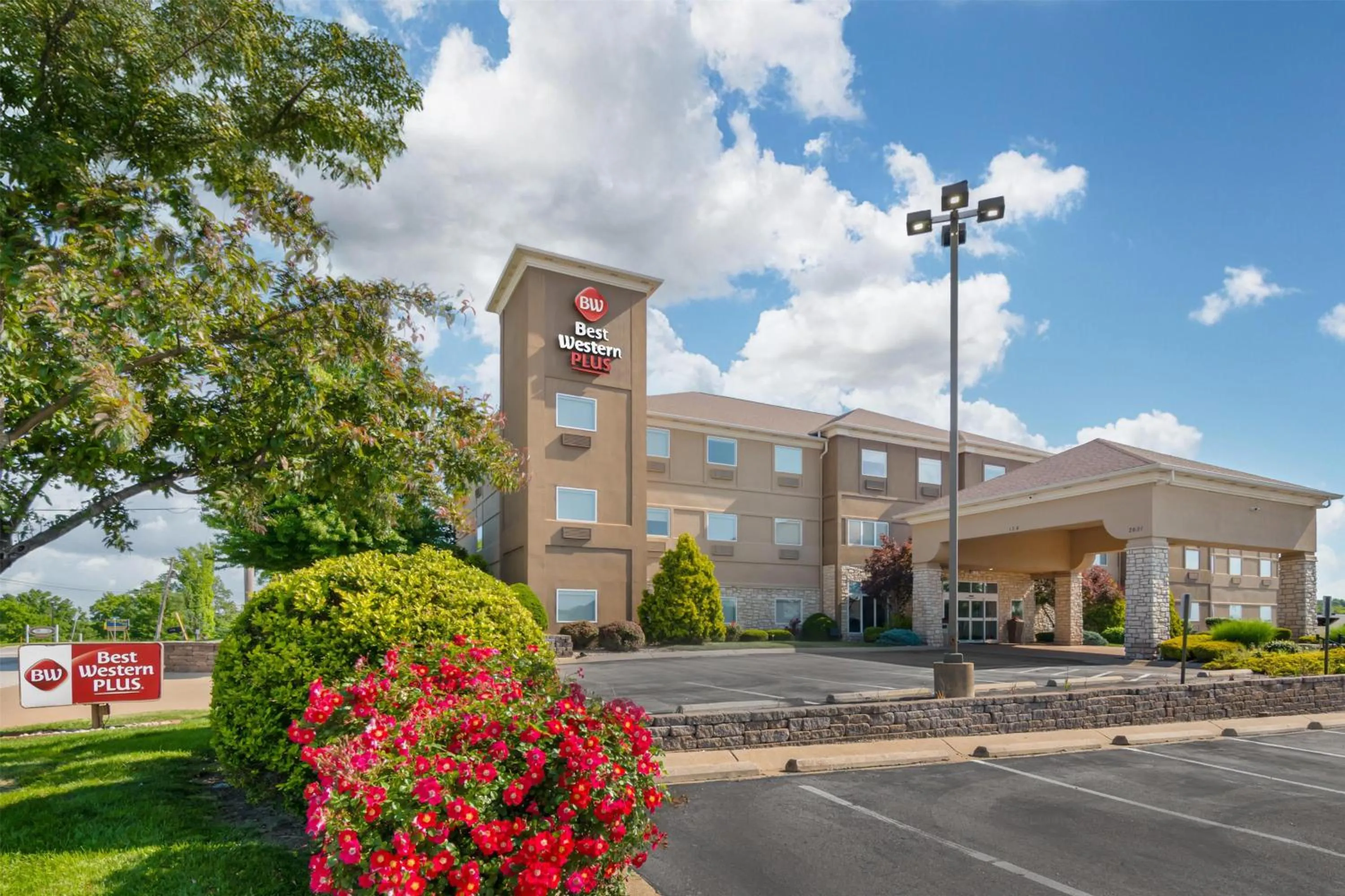 Property building in Best Western Plus Washington Hotel