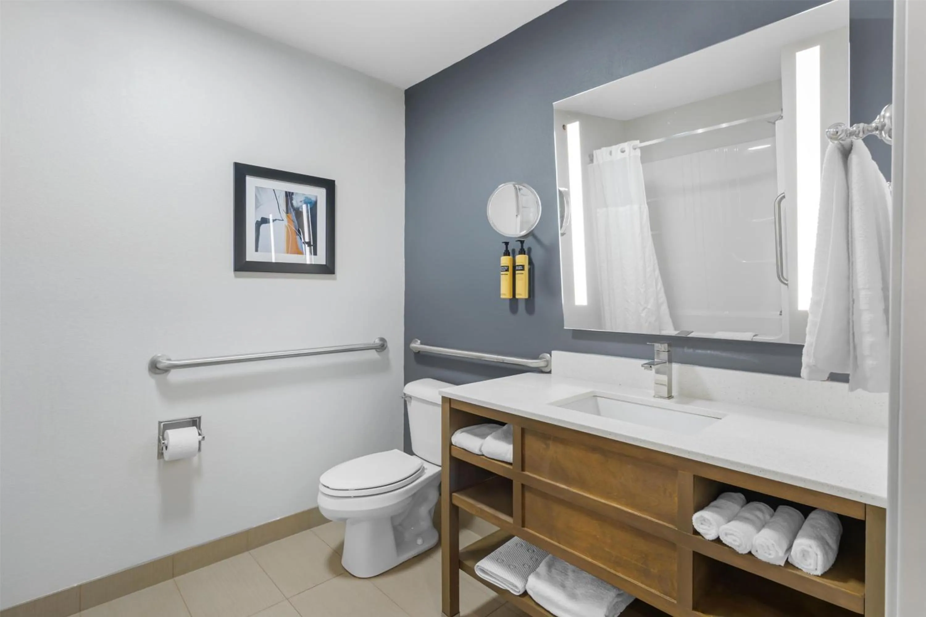 Bathroom in Best Western Plus Washington Hotel