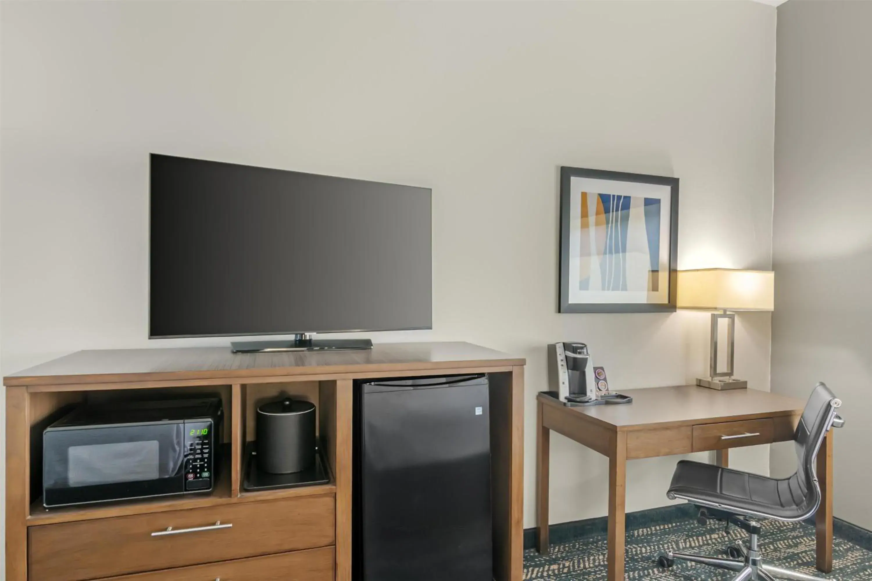 Bedroom in Best Western Plus Washington Hotel Bedroom in Best Western Plus Washington Hotel