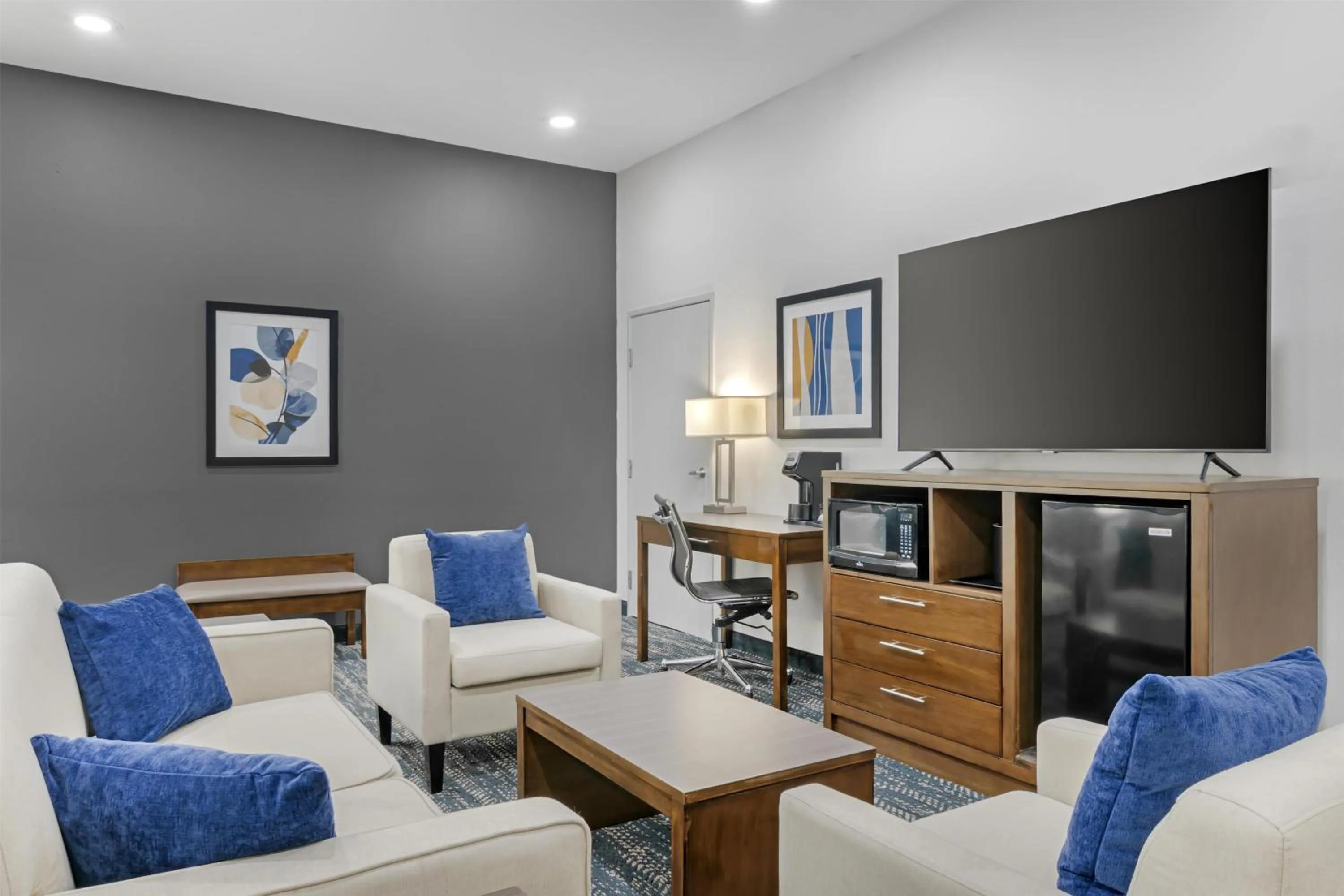 Bedroom in Best Western Plus Washington Hotel