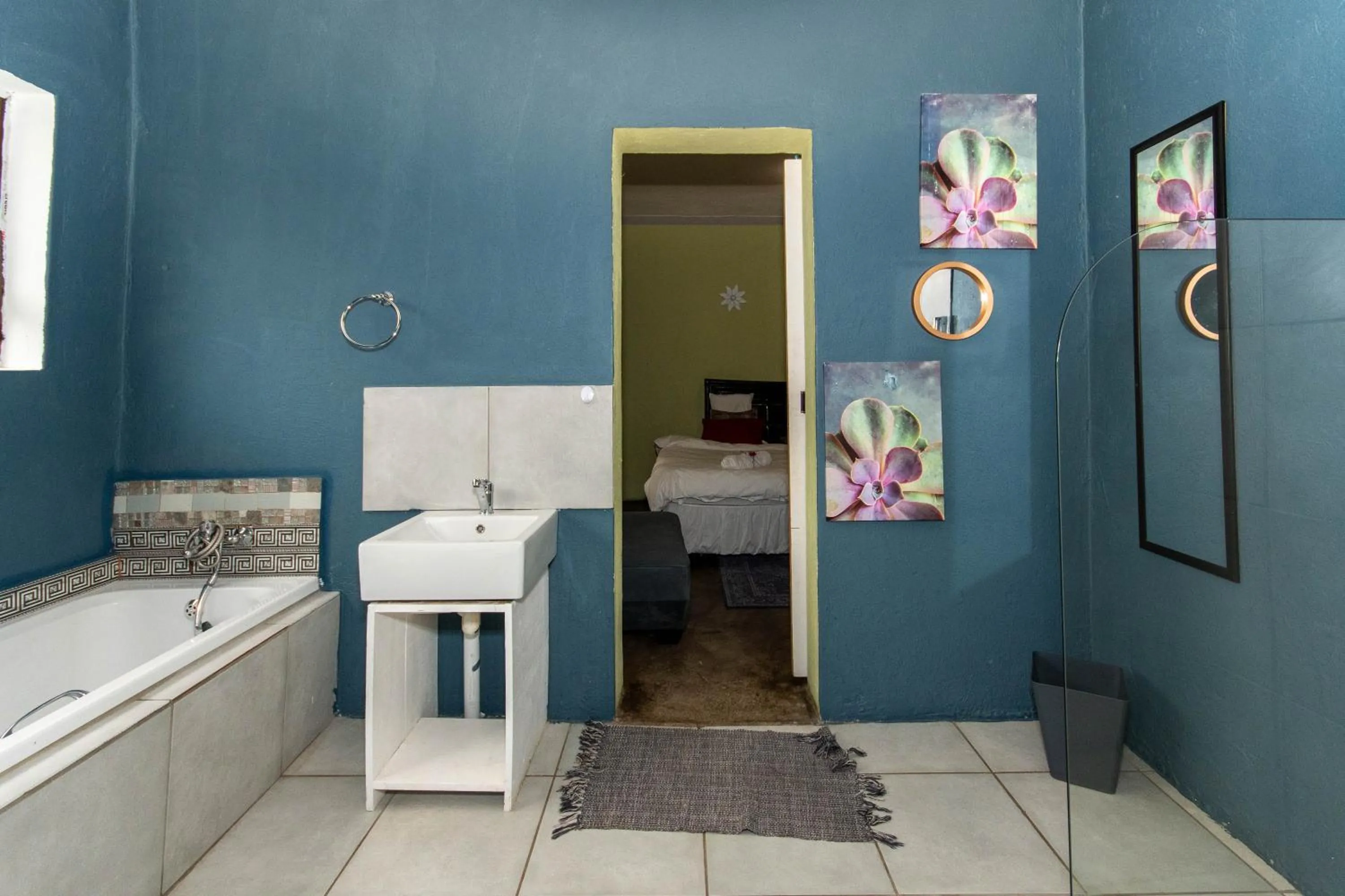 Bathroom in Woodpeckers Guest House