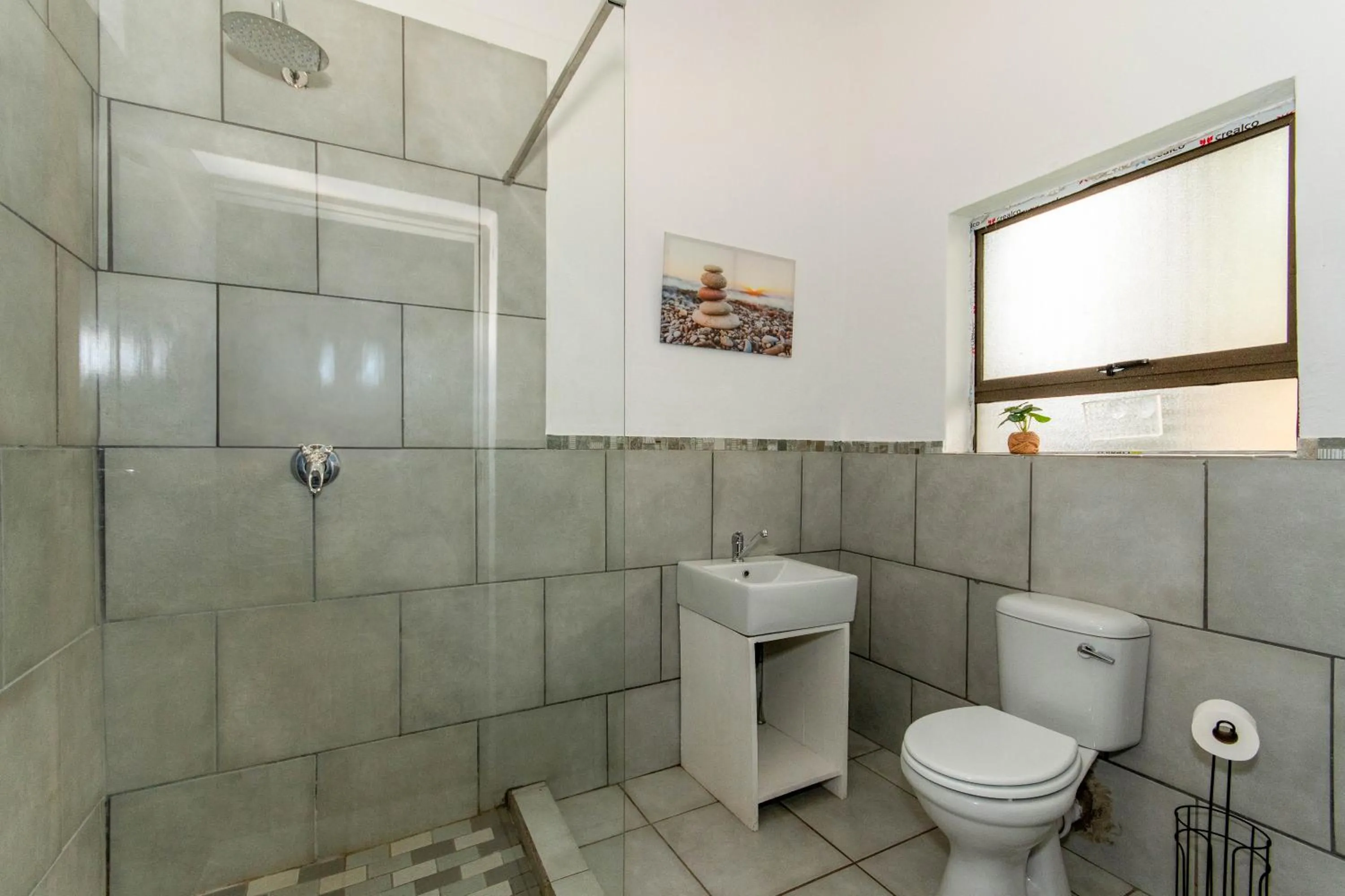 Shower in Woodpeckers Guest House