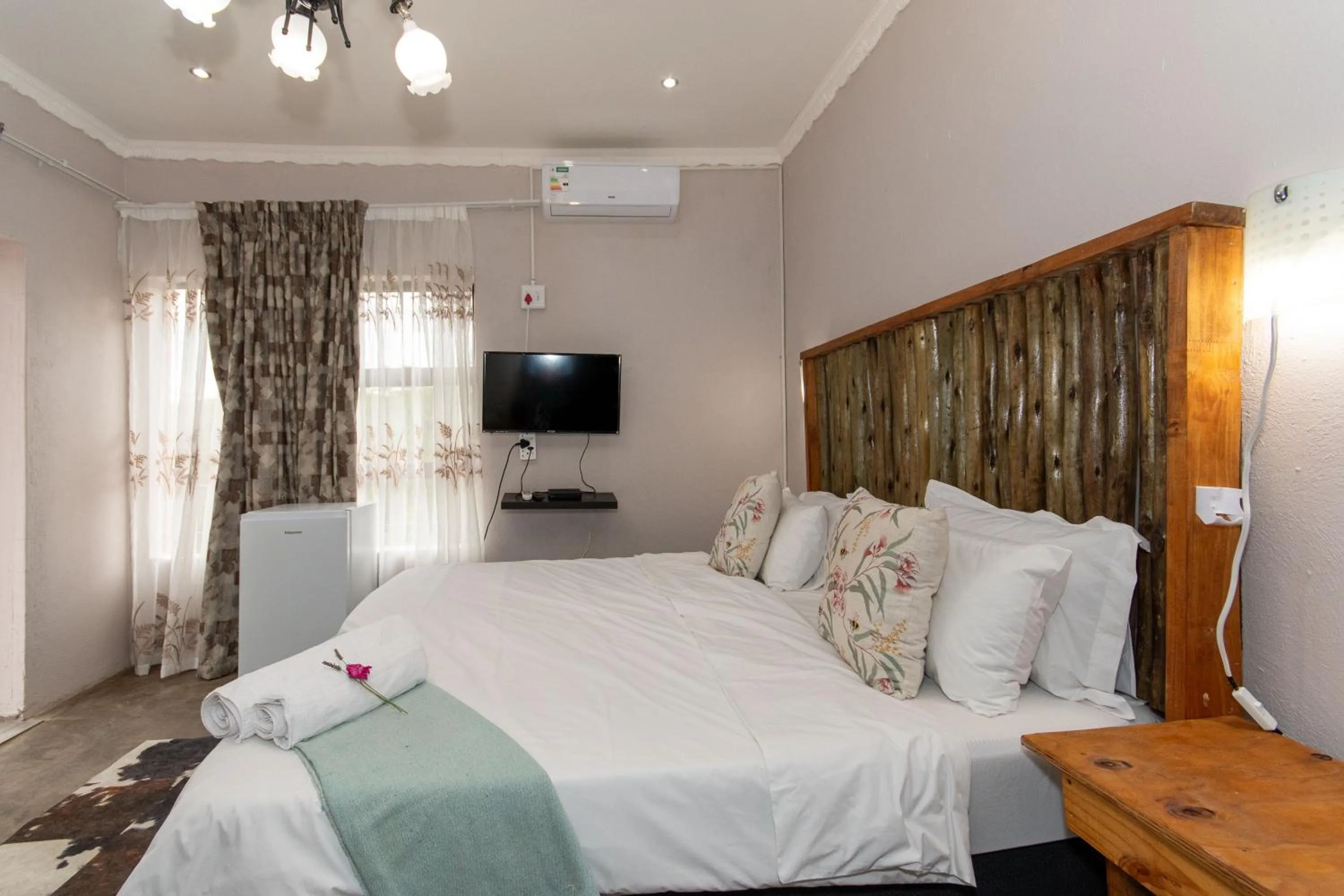 Bed in Woodpeckers Guest House