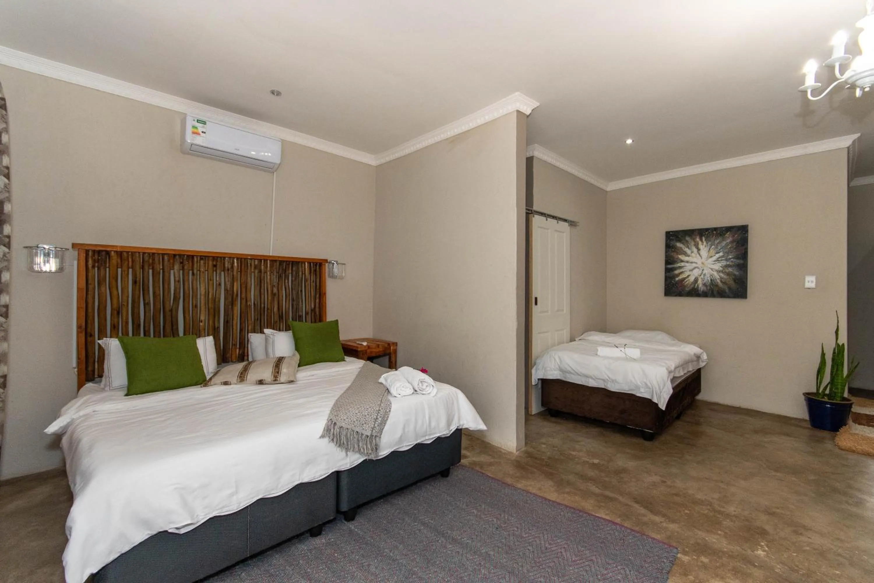 Bed in Woodpeckers Guest House