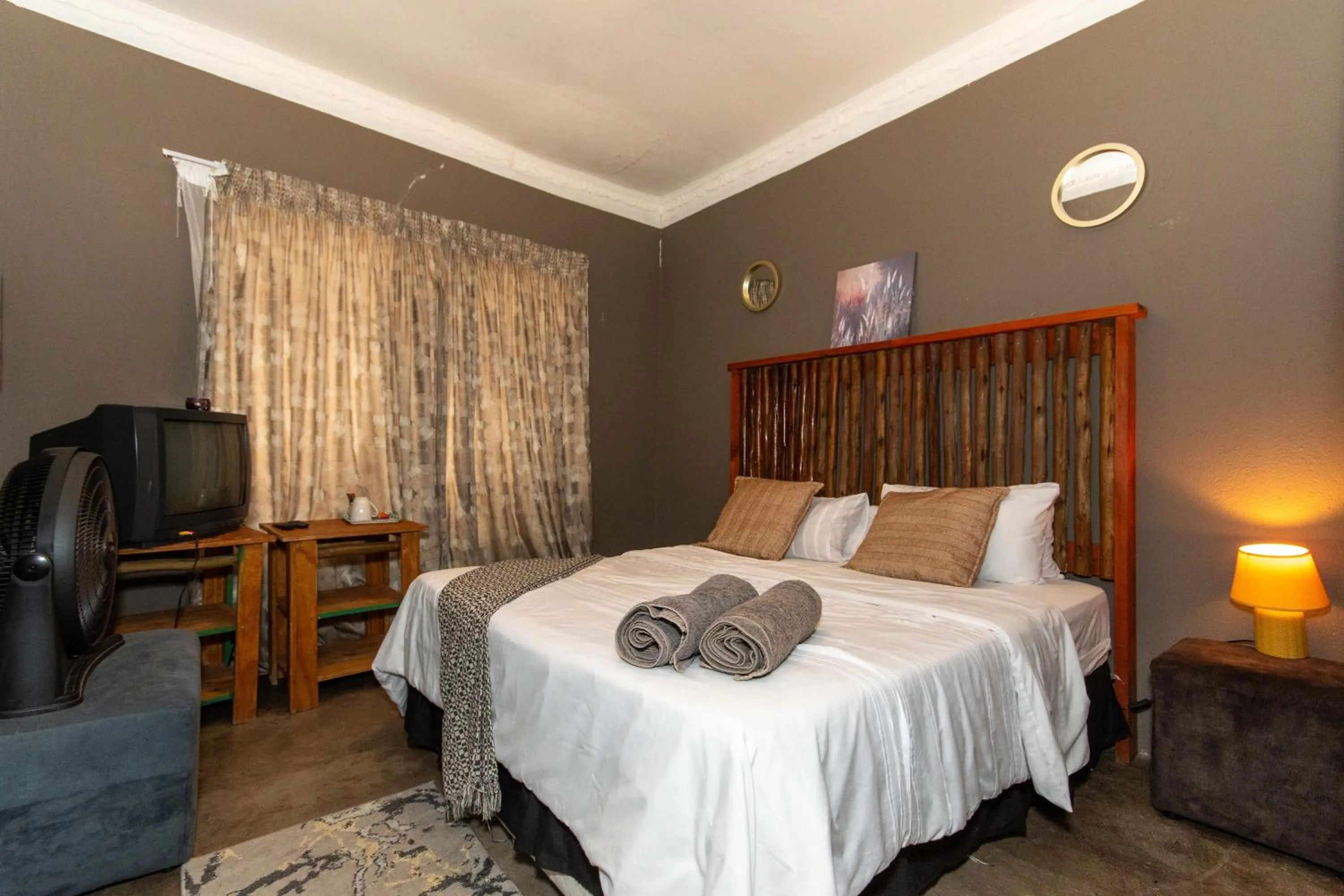 TV and multimedia, Bed in Woodpeckers Guest House