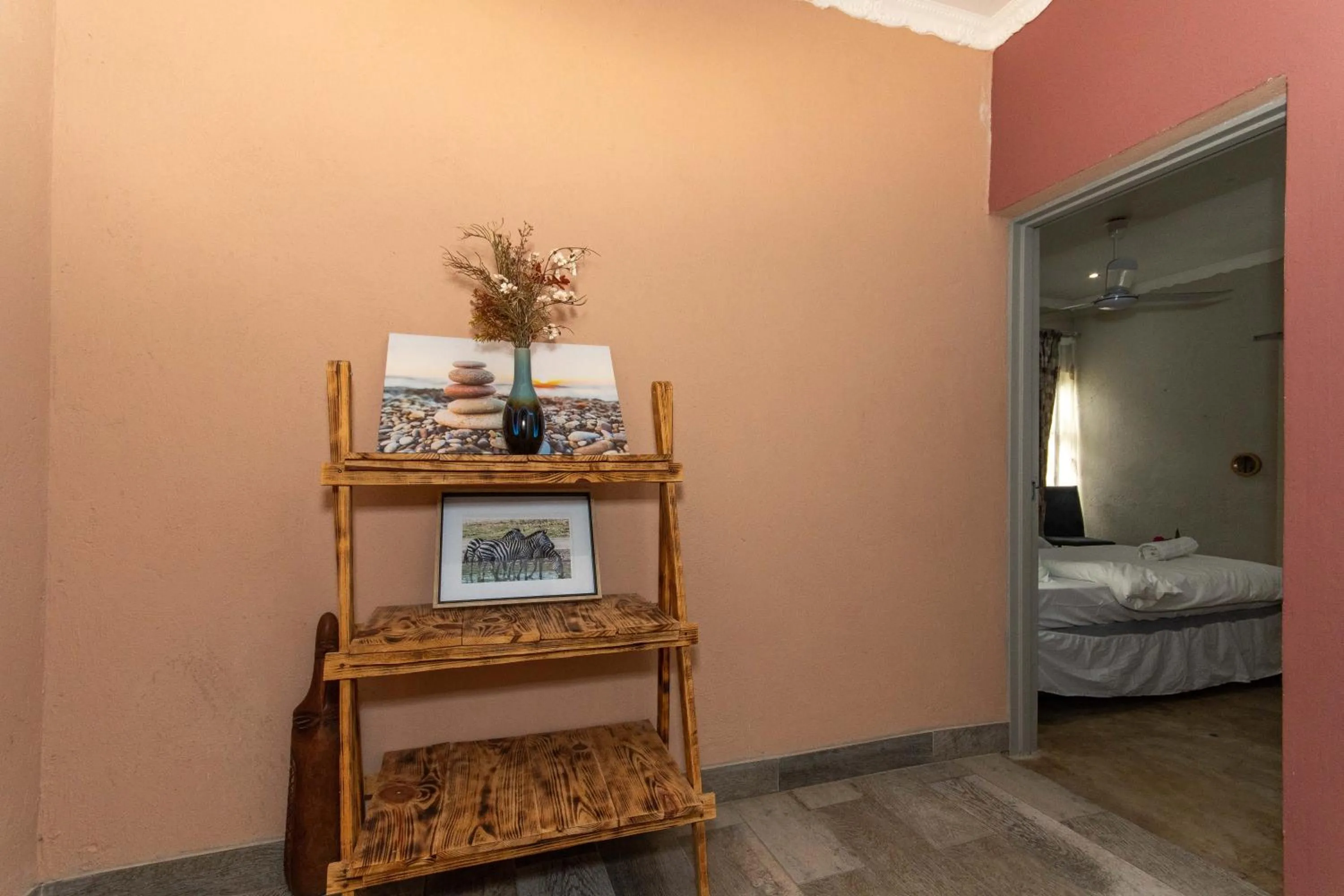 Decorative detail, Bed in Woodpeckers Guest House