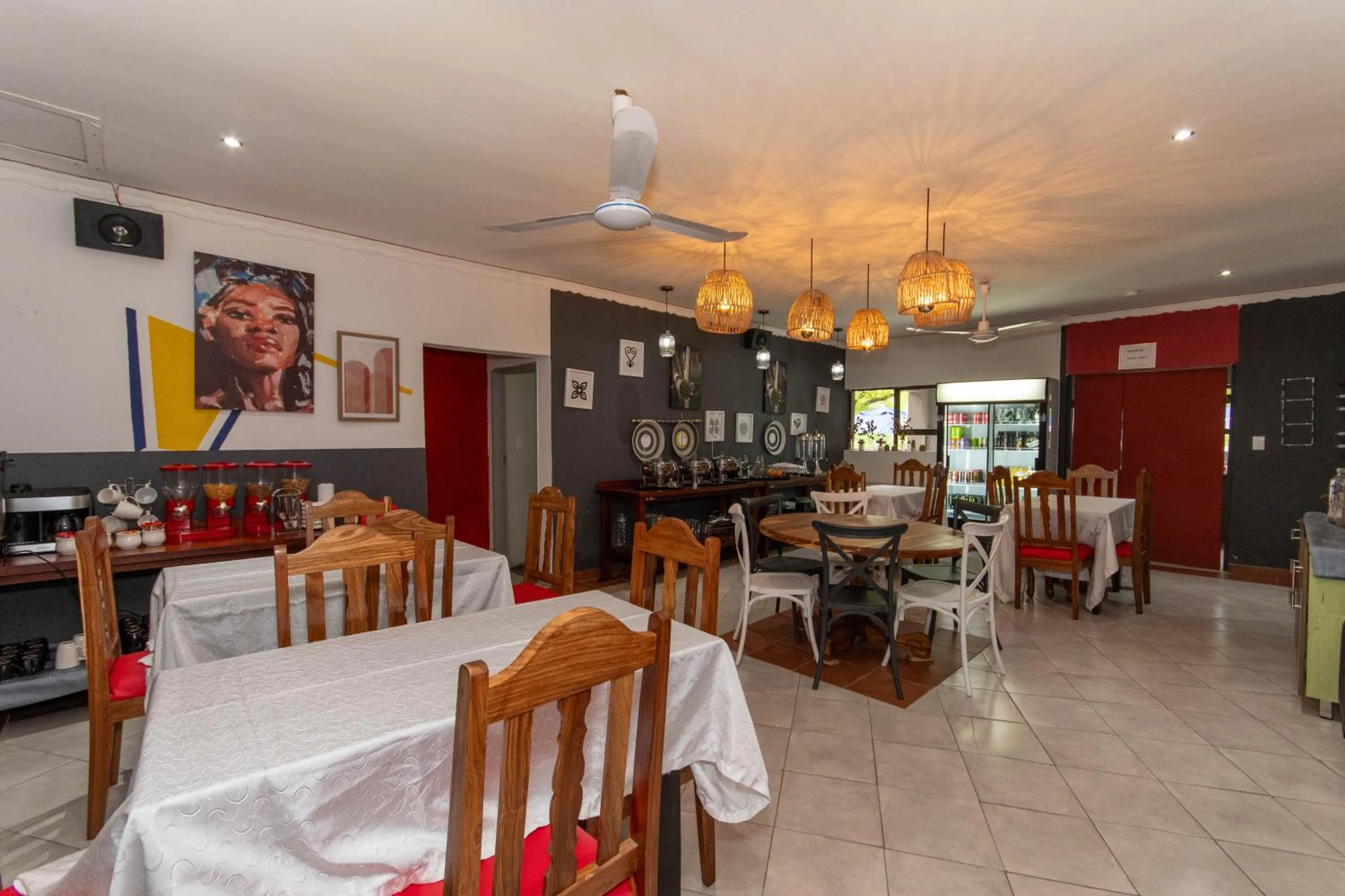 Restaurant/places to eat in Woodpeckers Guest House