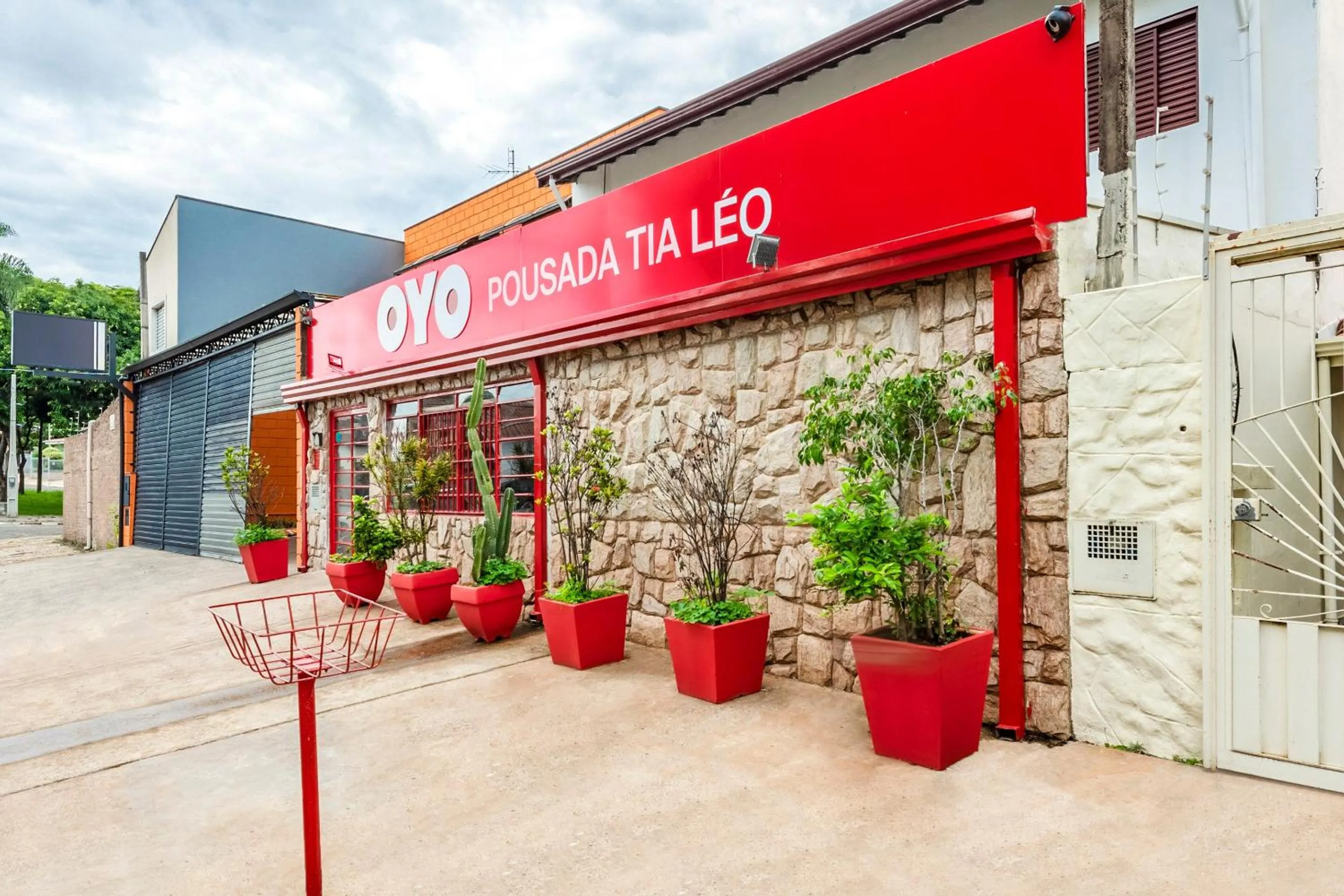 Facade/entrance in OYO Pousada Tia Léo Campinas