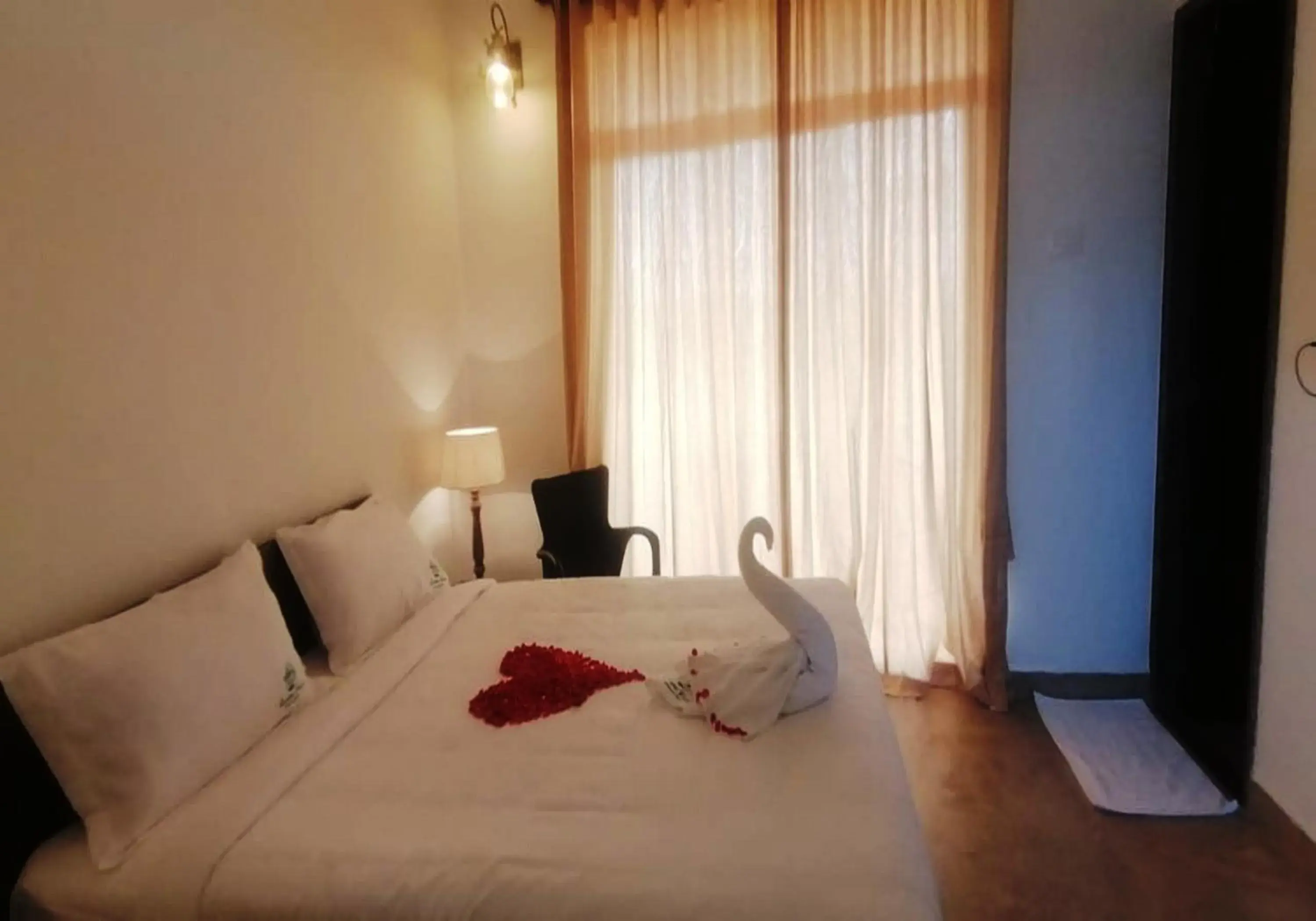 Bedroom, Bed in Martins Crest Bedroom, Bed in Martins Crest