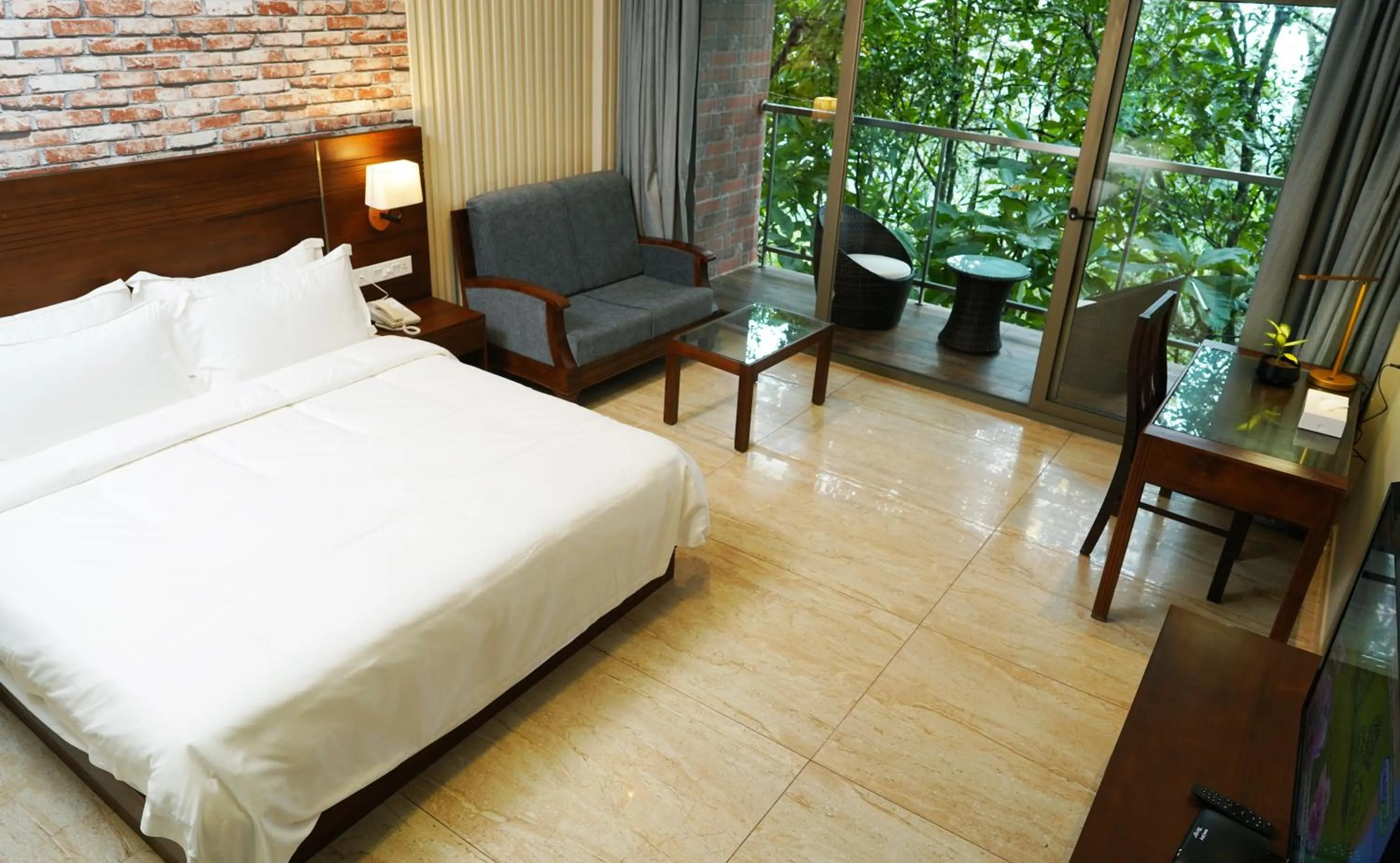 Photo of the whole room, Bed in Elephant Passage