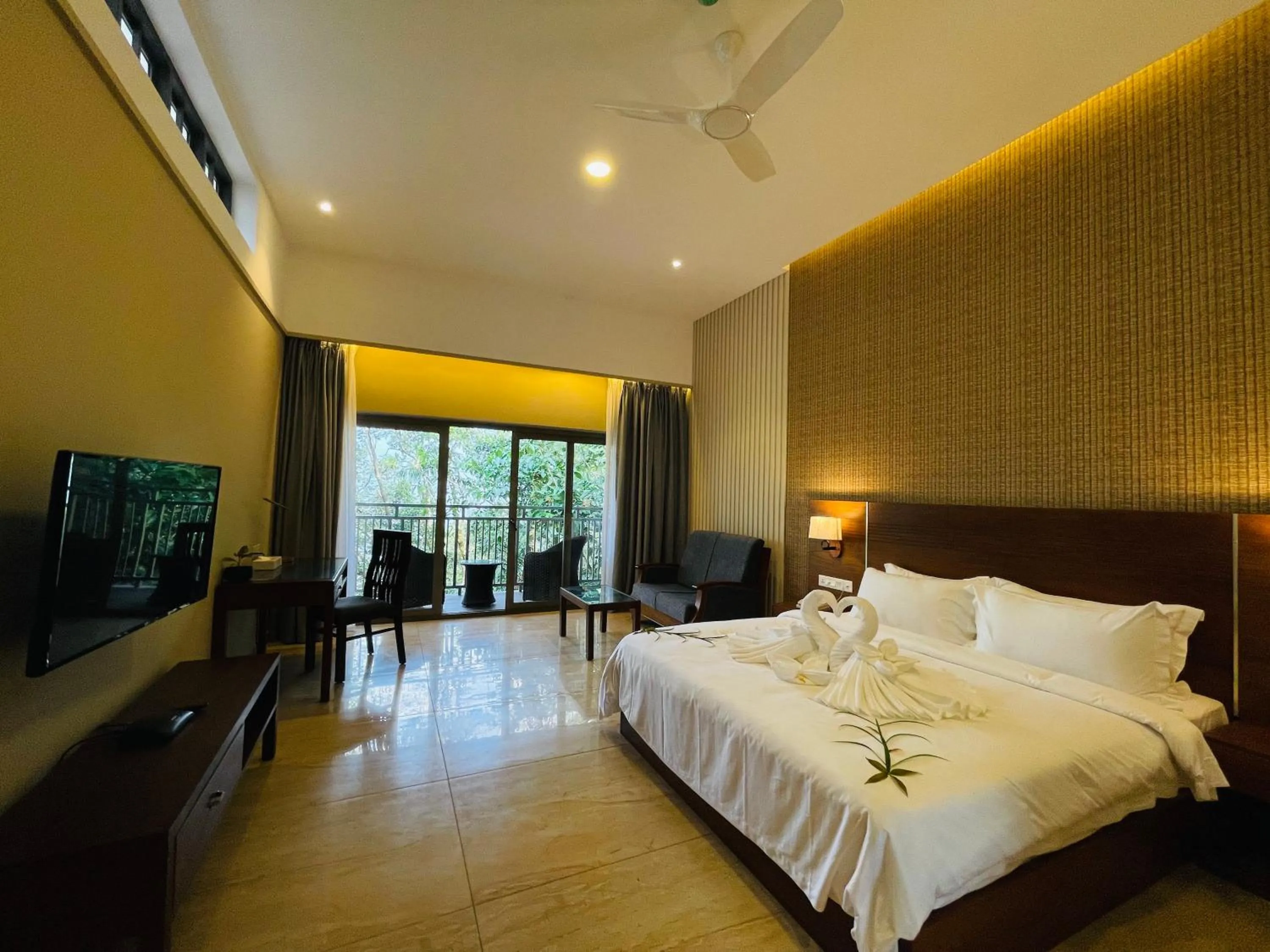 Bathroom, Bed in Elephant Passage