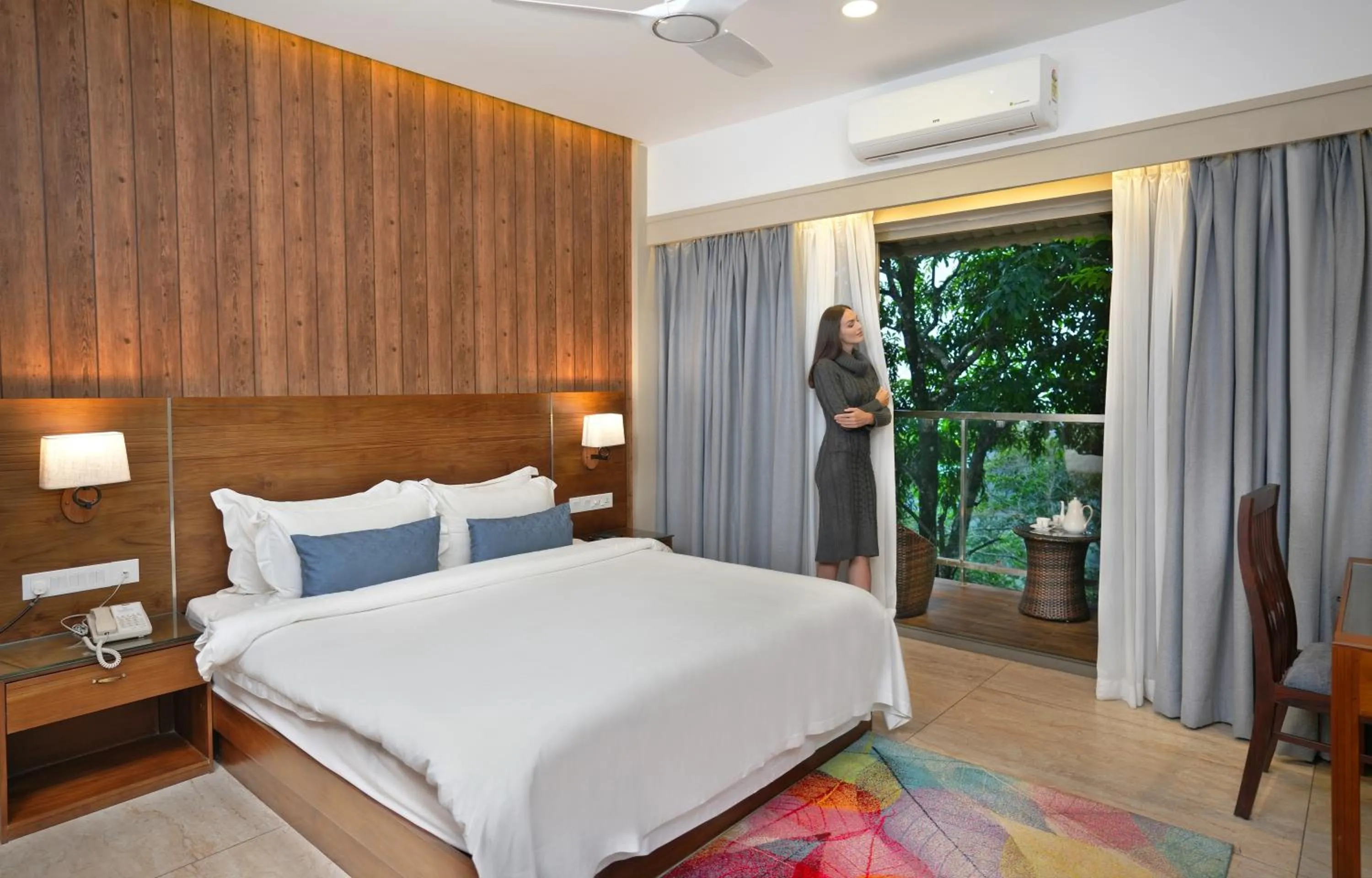 Photo of the whole room, Bed in Elephant Passage