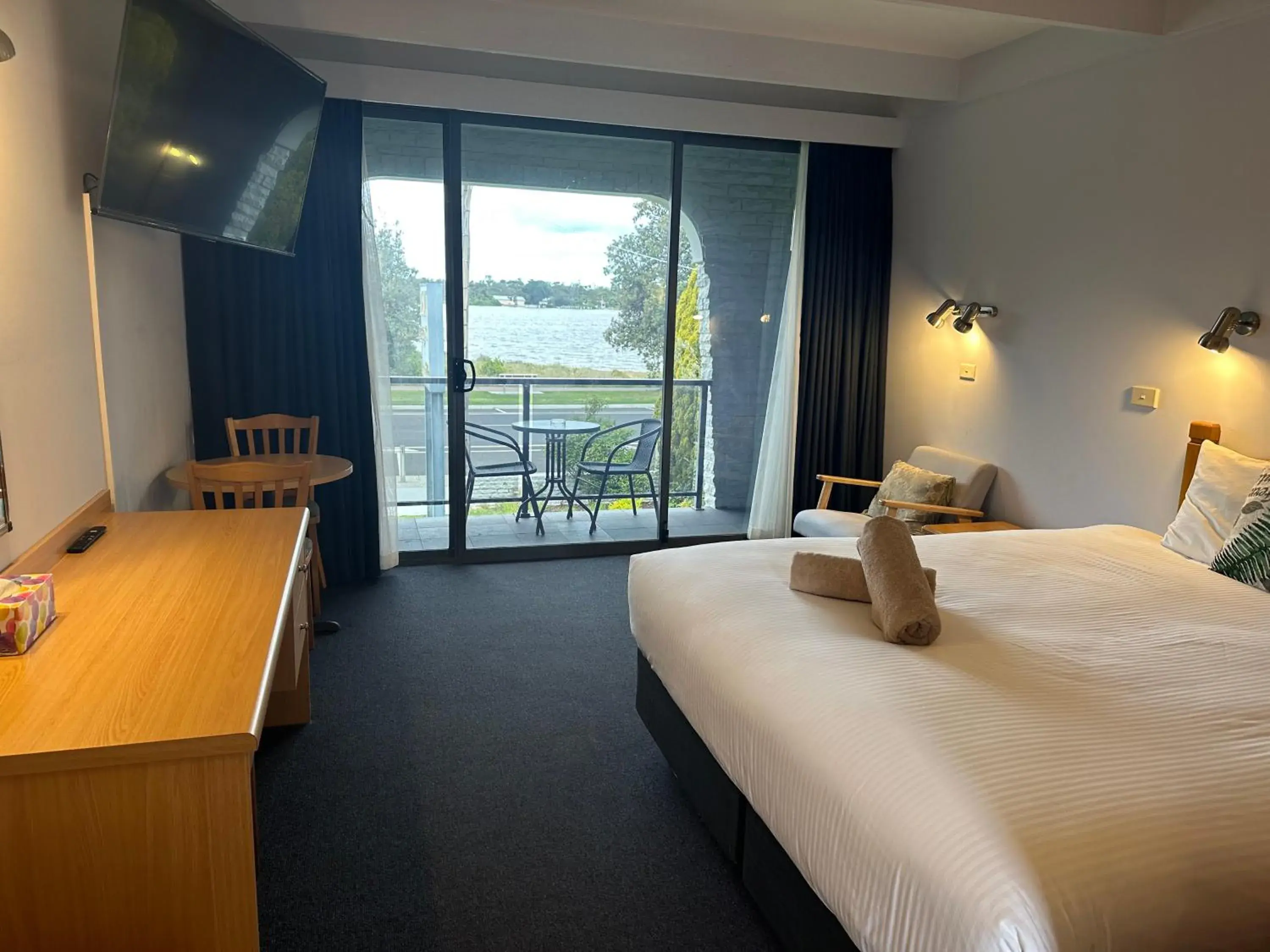 Premium King Room in Banjo Paterson Motor Inn Premium King Room in Banjo Paterson Motor Inn