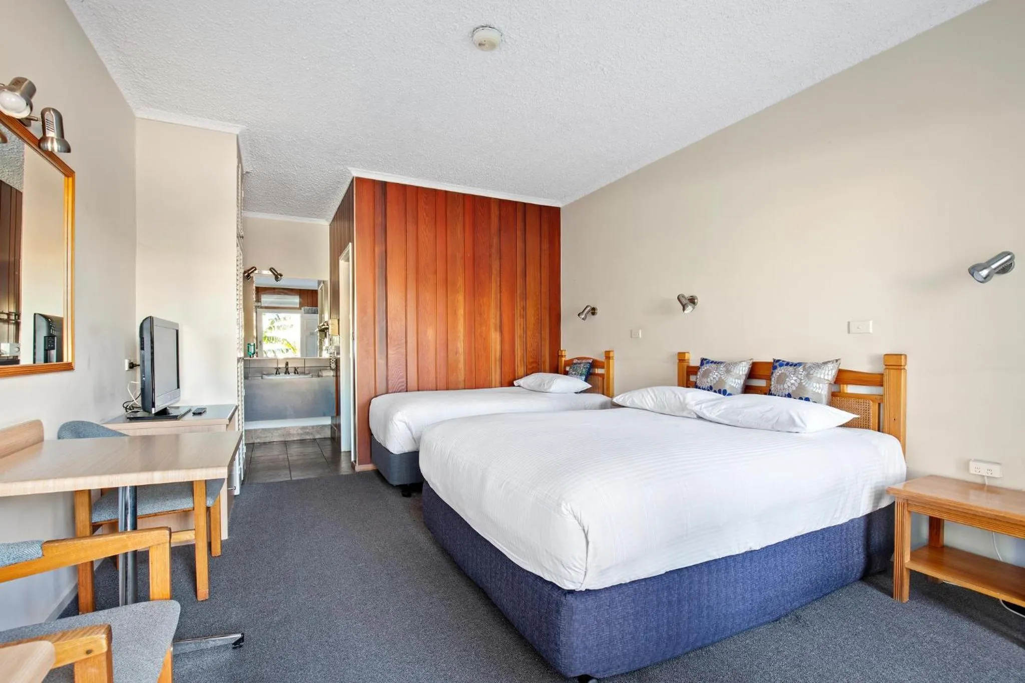 Bed in Banjo Paterson Motor Inn