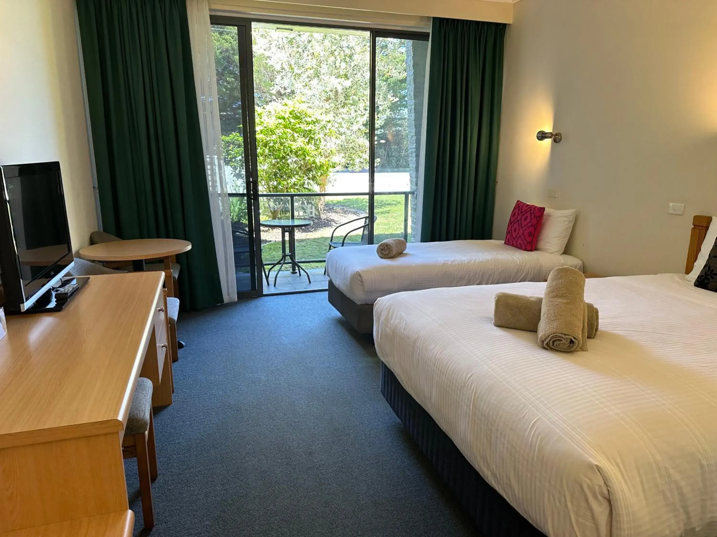Budget Twin Room in Banjo Paterson Motor Inn Budget Twin Room in Banjo Paterson Motor Inn