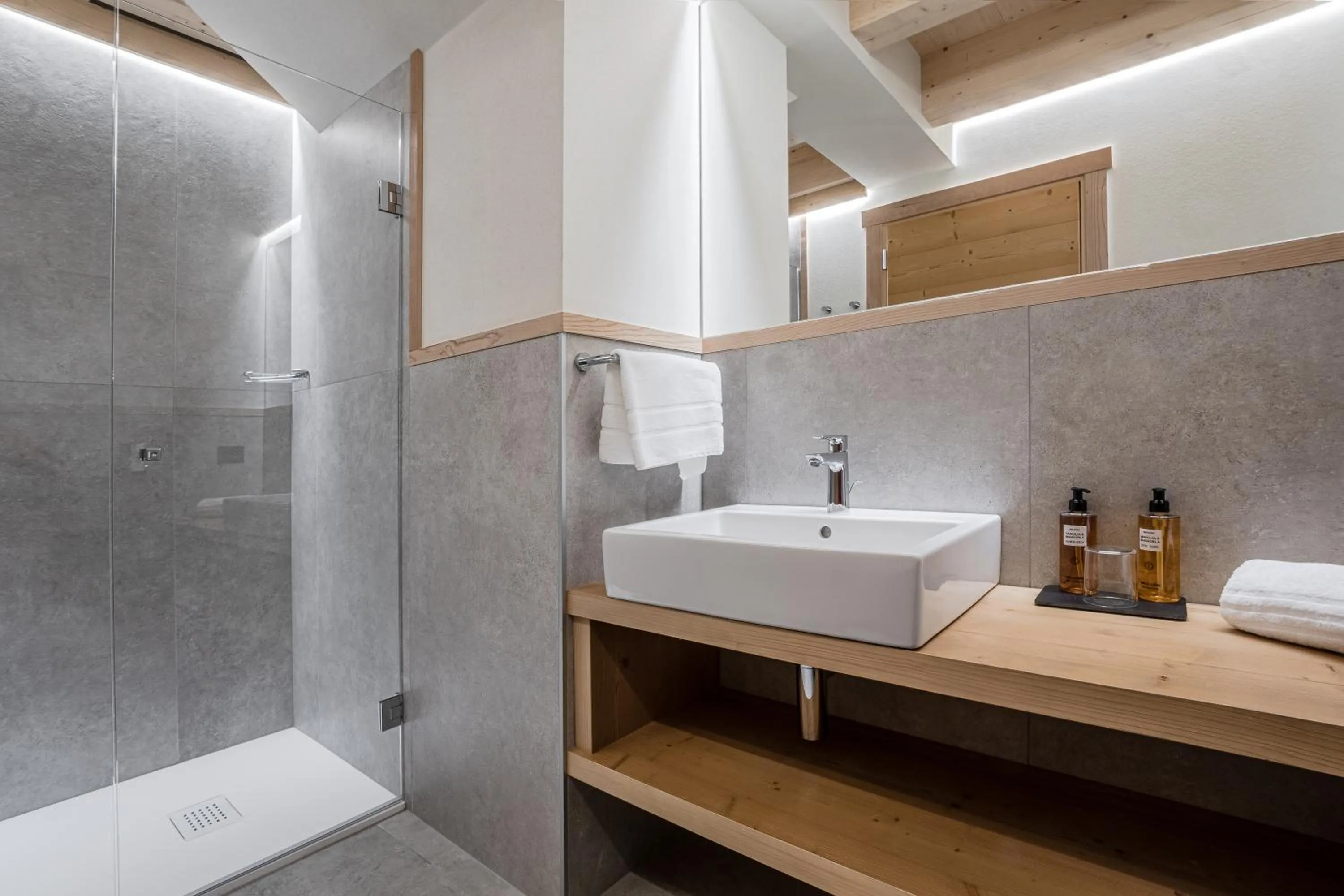 Shower in Chalet Alpenrose