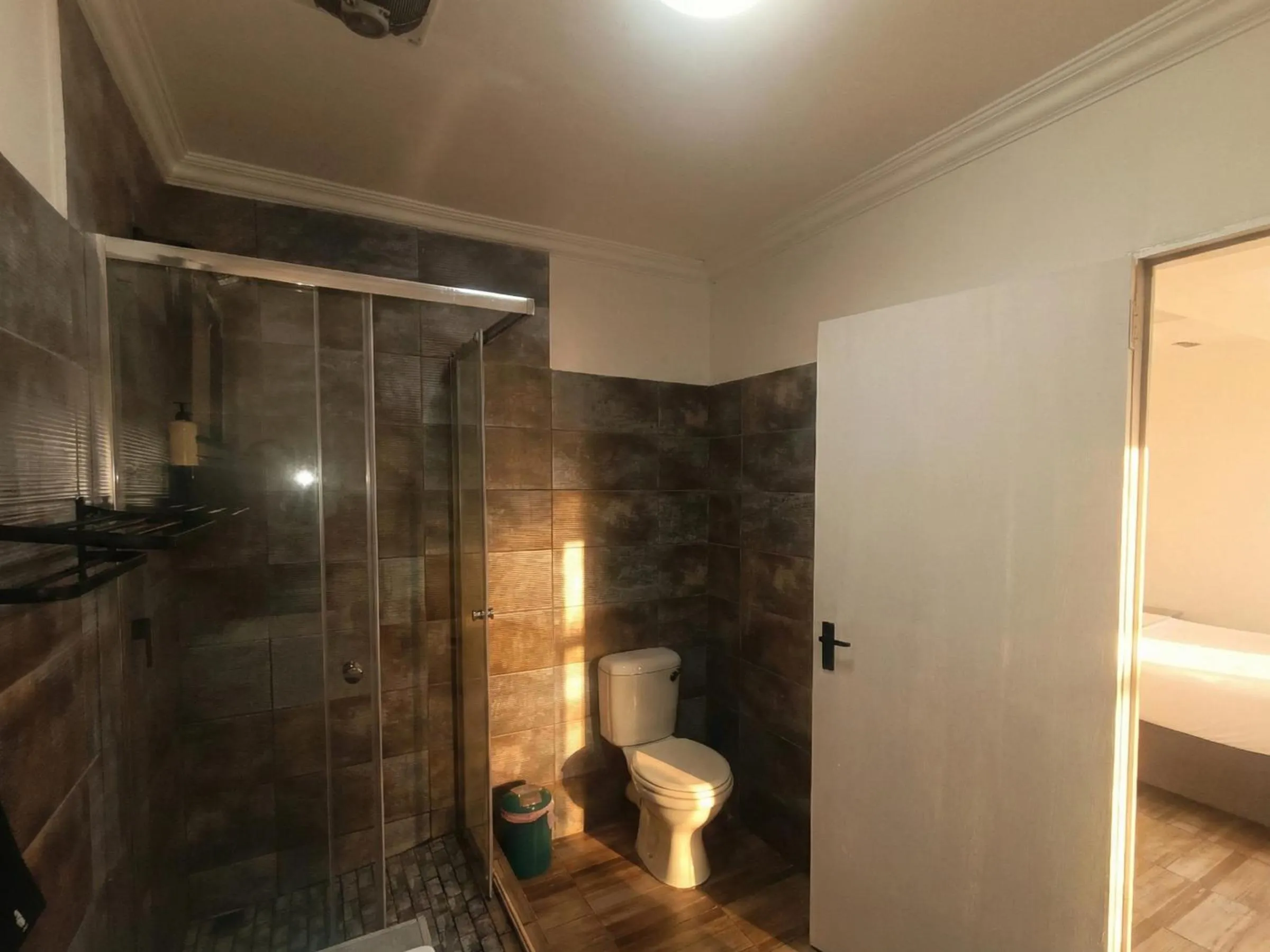 Shower in Zur See - No Loadshedding