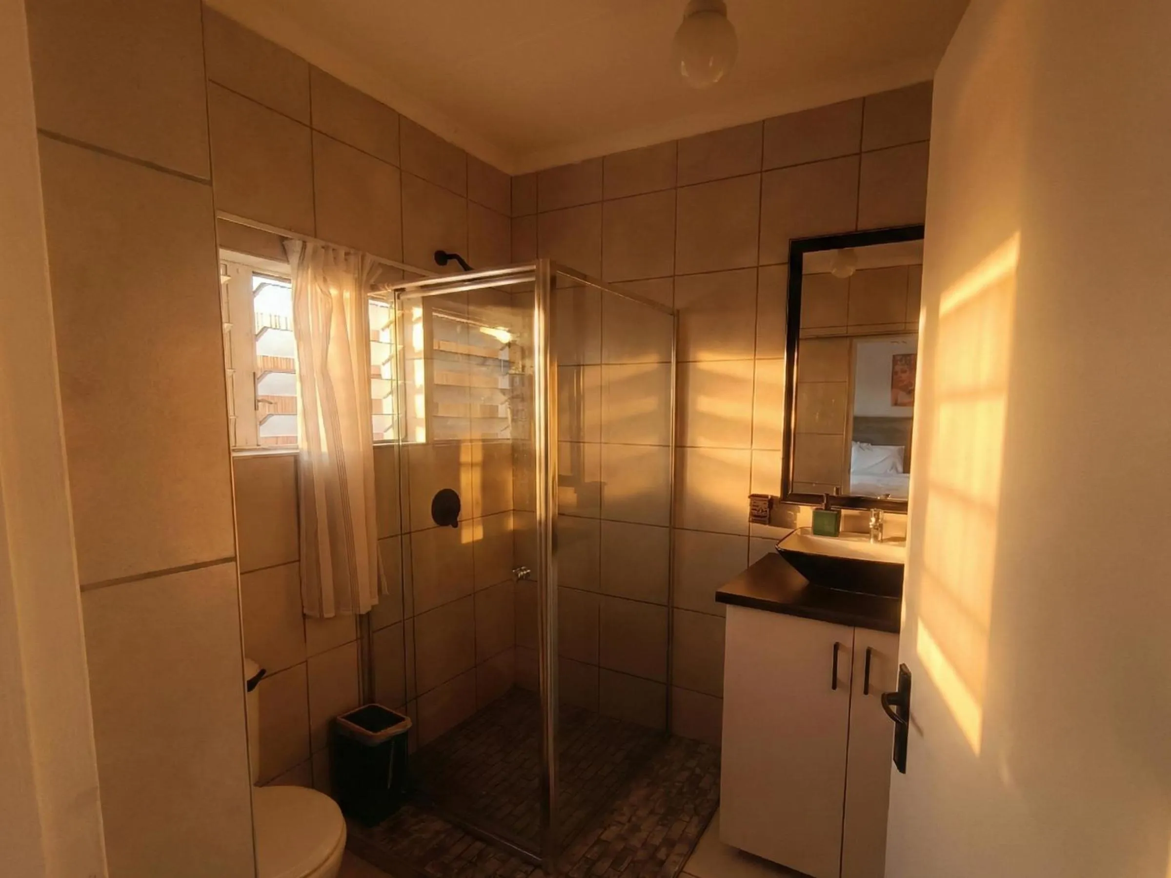 Shower in Zur See - No Loadshedding