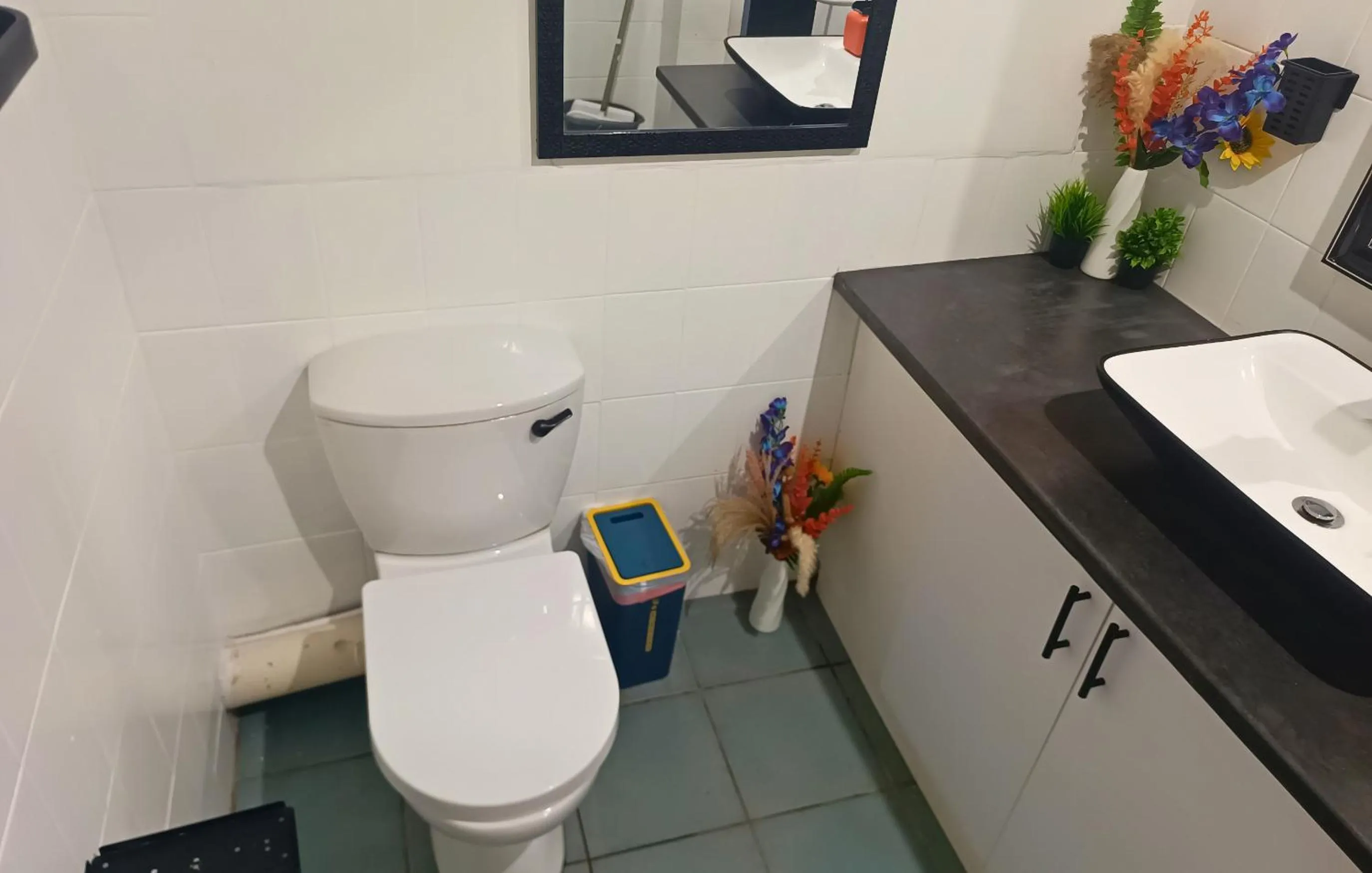 Bathroom in Zur See - No Loadshedding