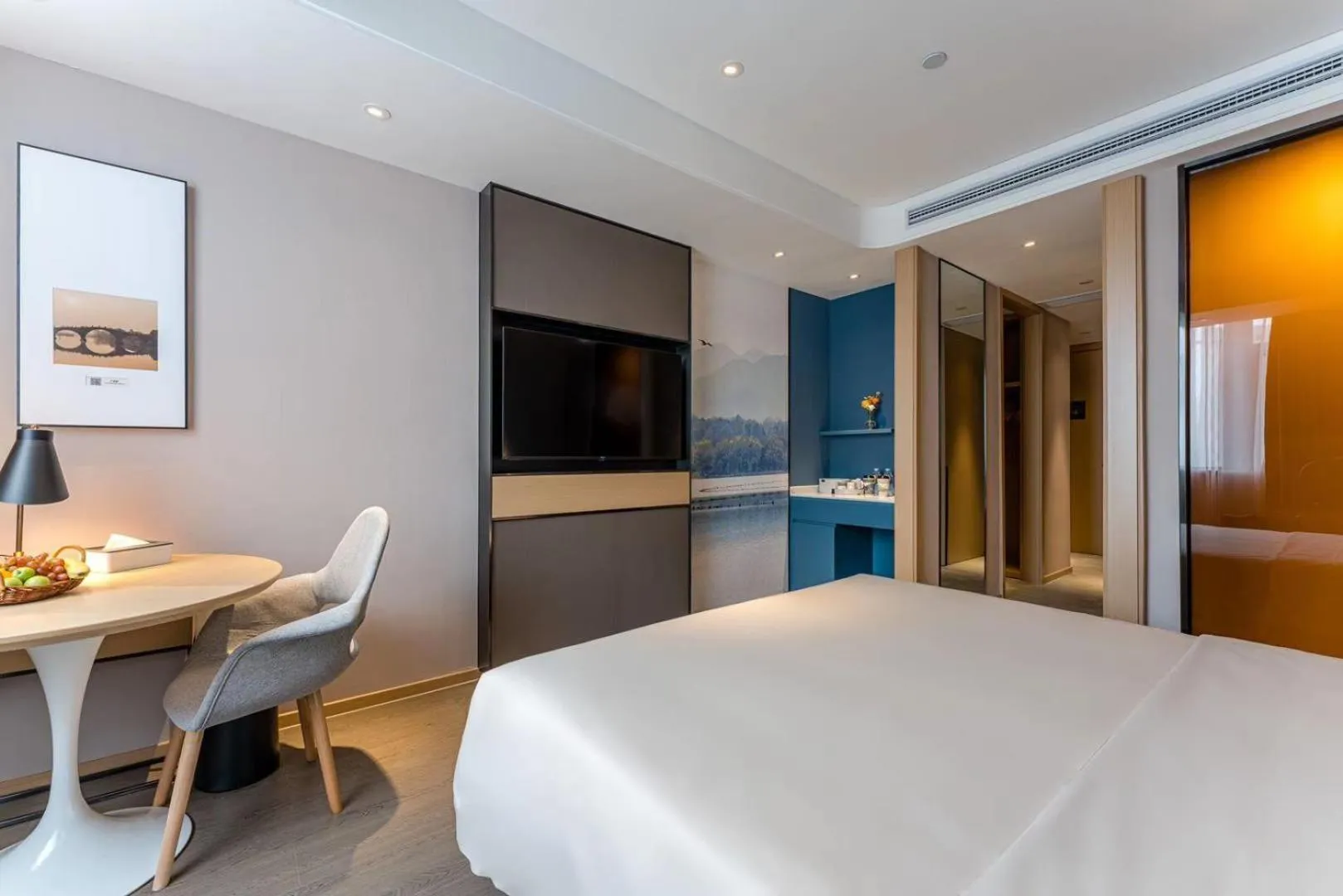 Bed in Atour Hotel Hangzhou Chongxian Banshan