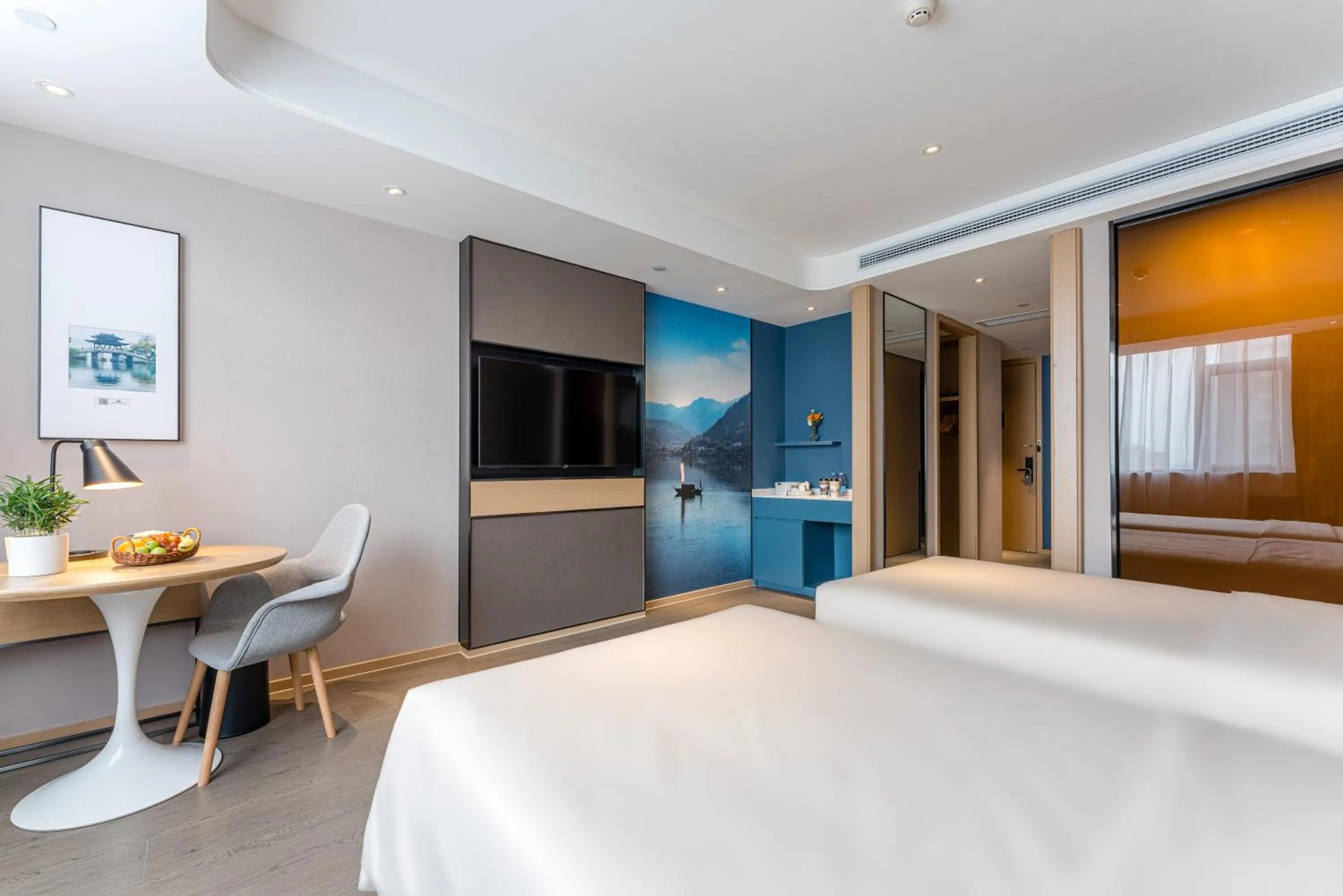 Photo of the whole room, Bed in Atour Hotel Hangzhou Chongxian Banshan