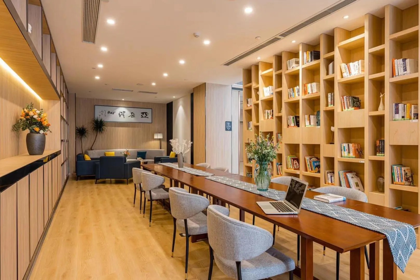 Living room in Atour Hotel Hangzhou Chongxian Banshan