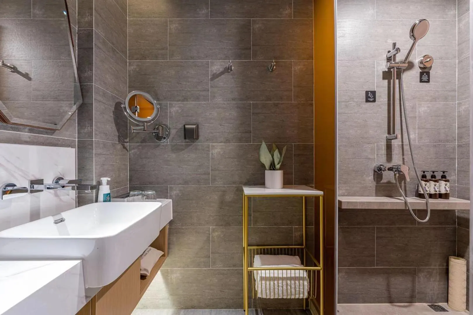 Shower in Atour Hotel Hangzhou Chongxian Banshan