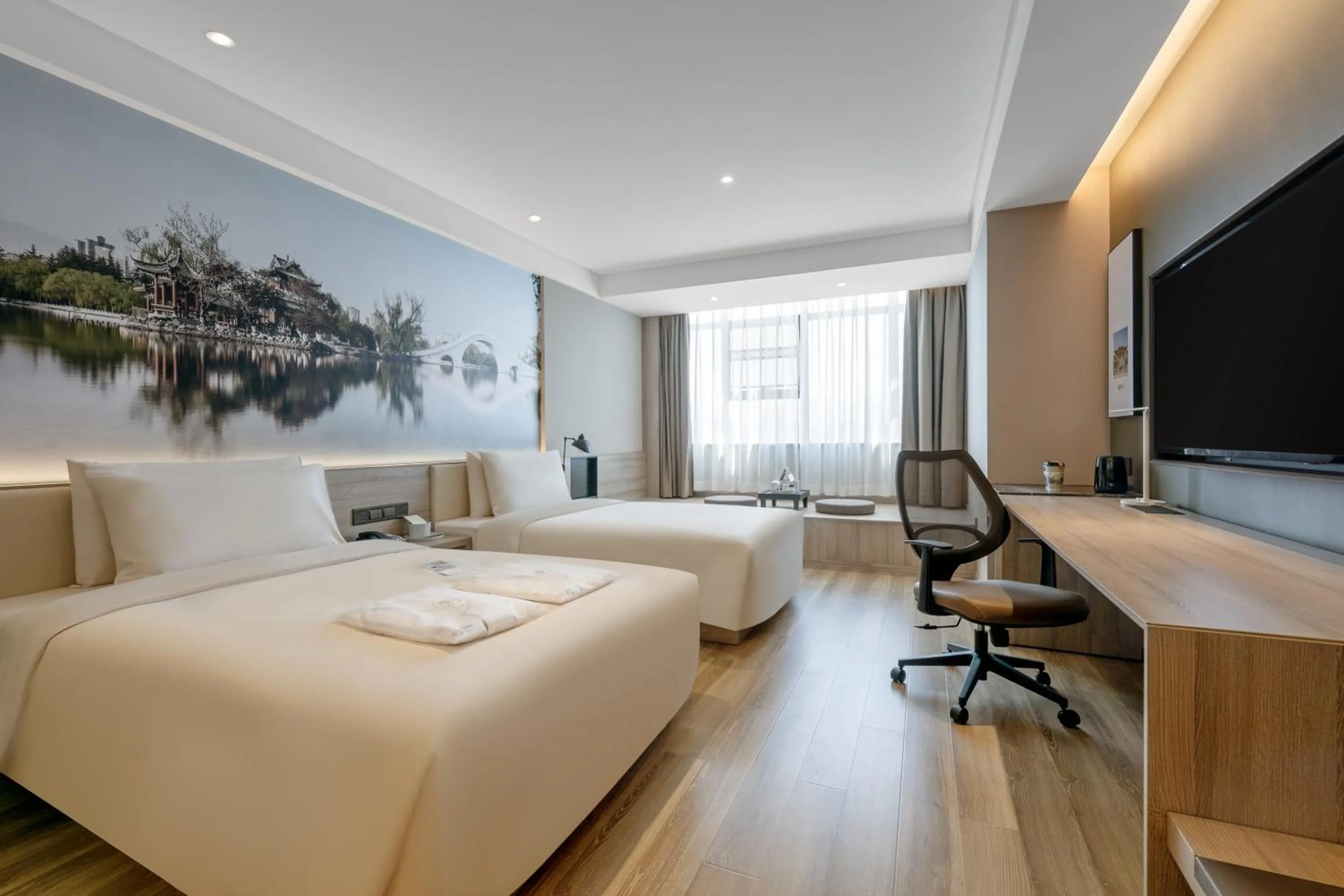 Photo of the whole room, Bed in Atour Hotel Baoji Raiway Station Xingzheng Avenue