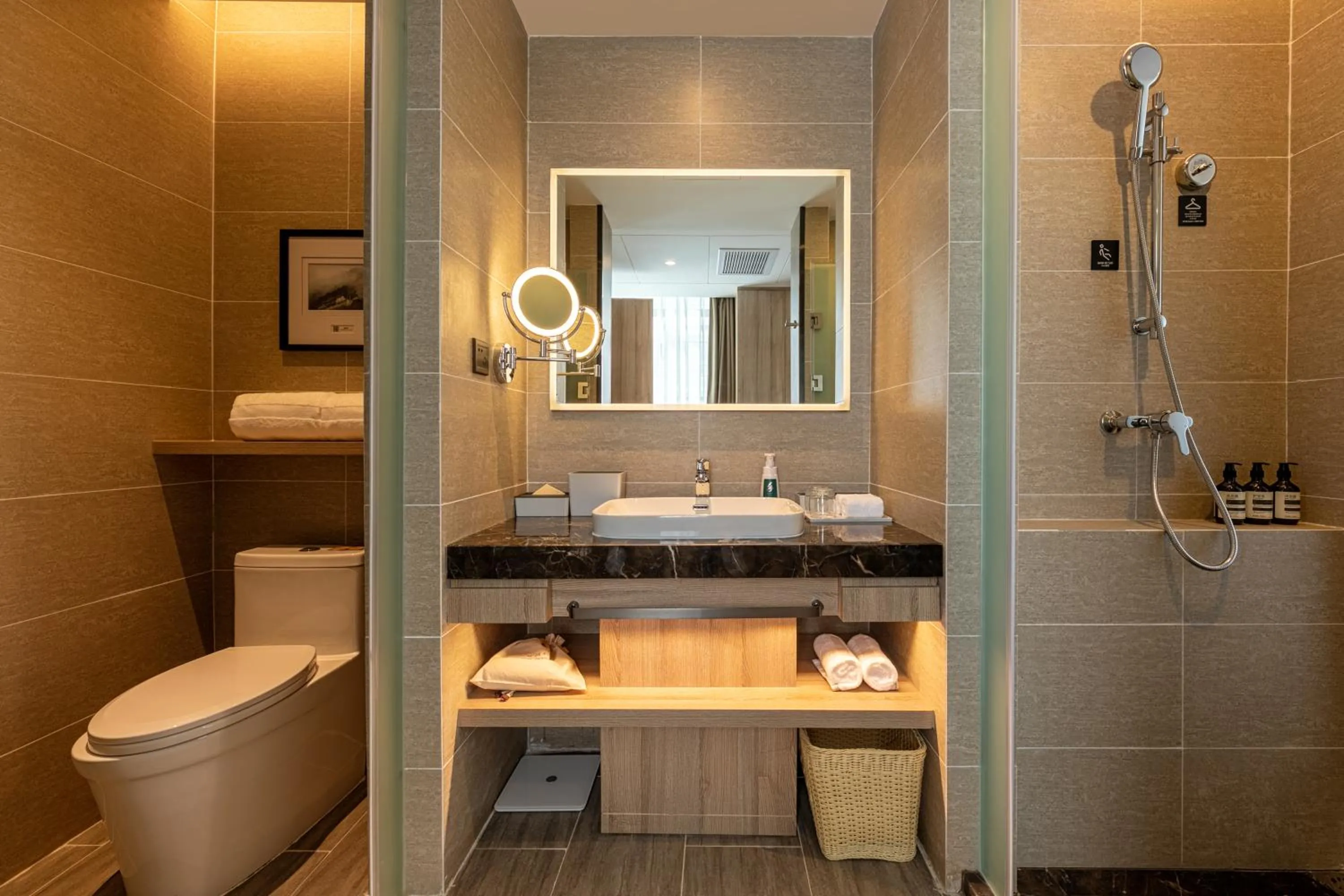 Toilet in Atour Hotel Baoji Raiway Station Xingzheng Avenue