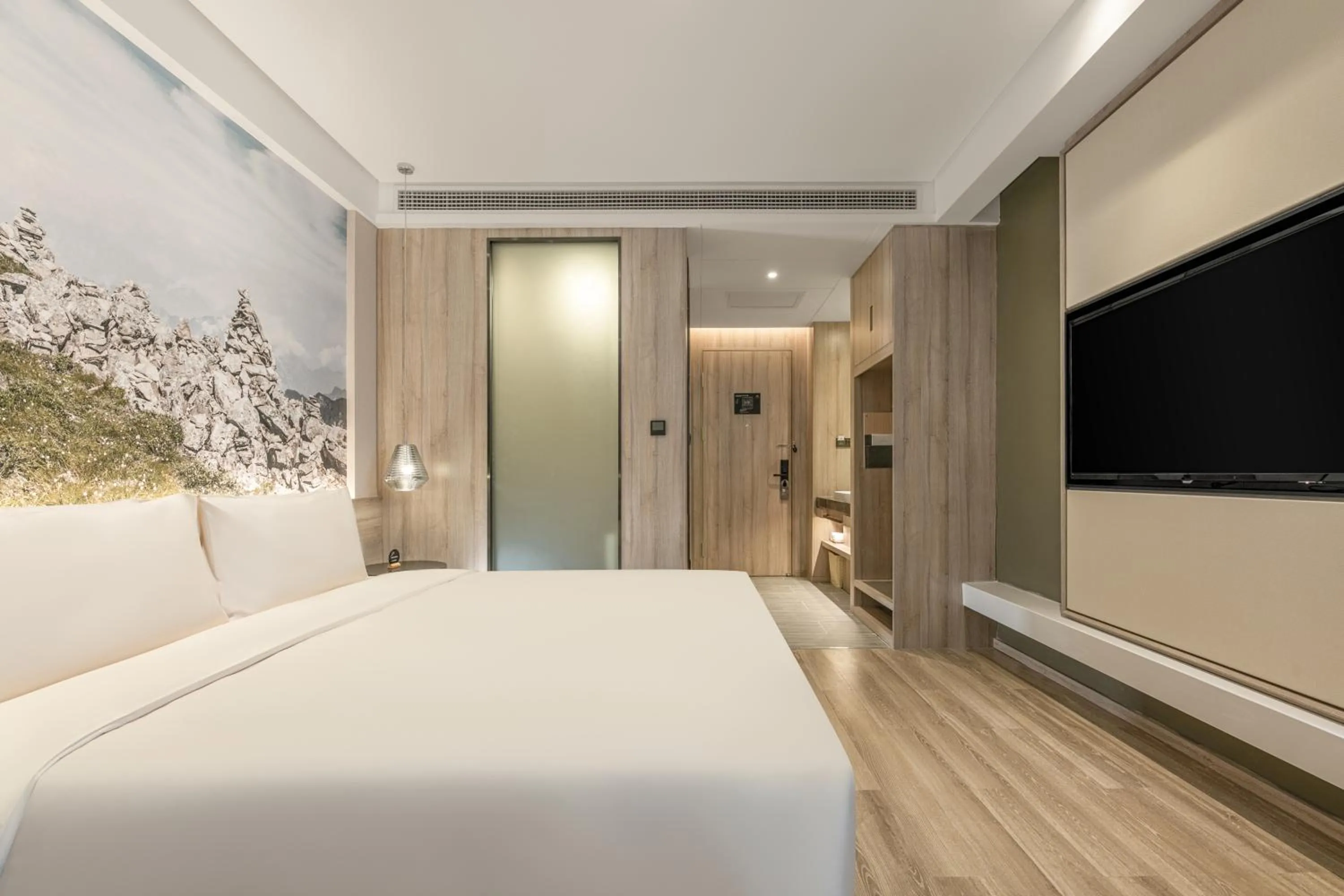 Photo of the whole room, Bed in Atour Hotel Baoji Raiway Station Xingzheng Avenue