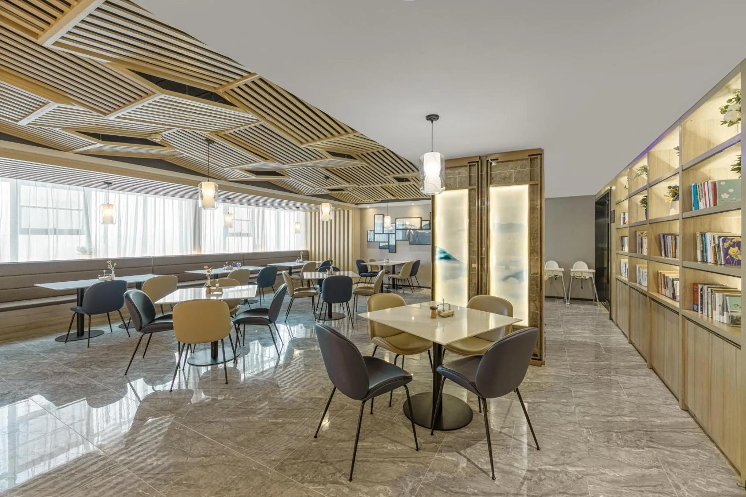 Restaurant/places to eat in Atour Hotel Baoji Raiway Station Xingzheng Avenue