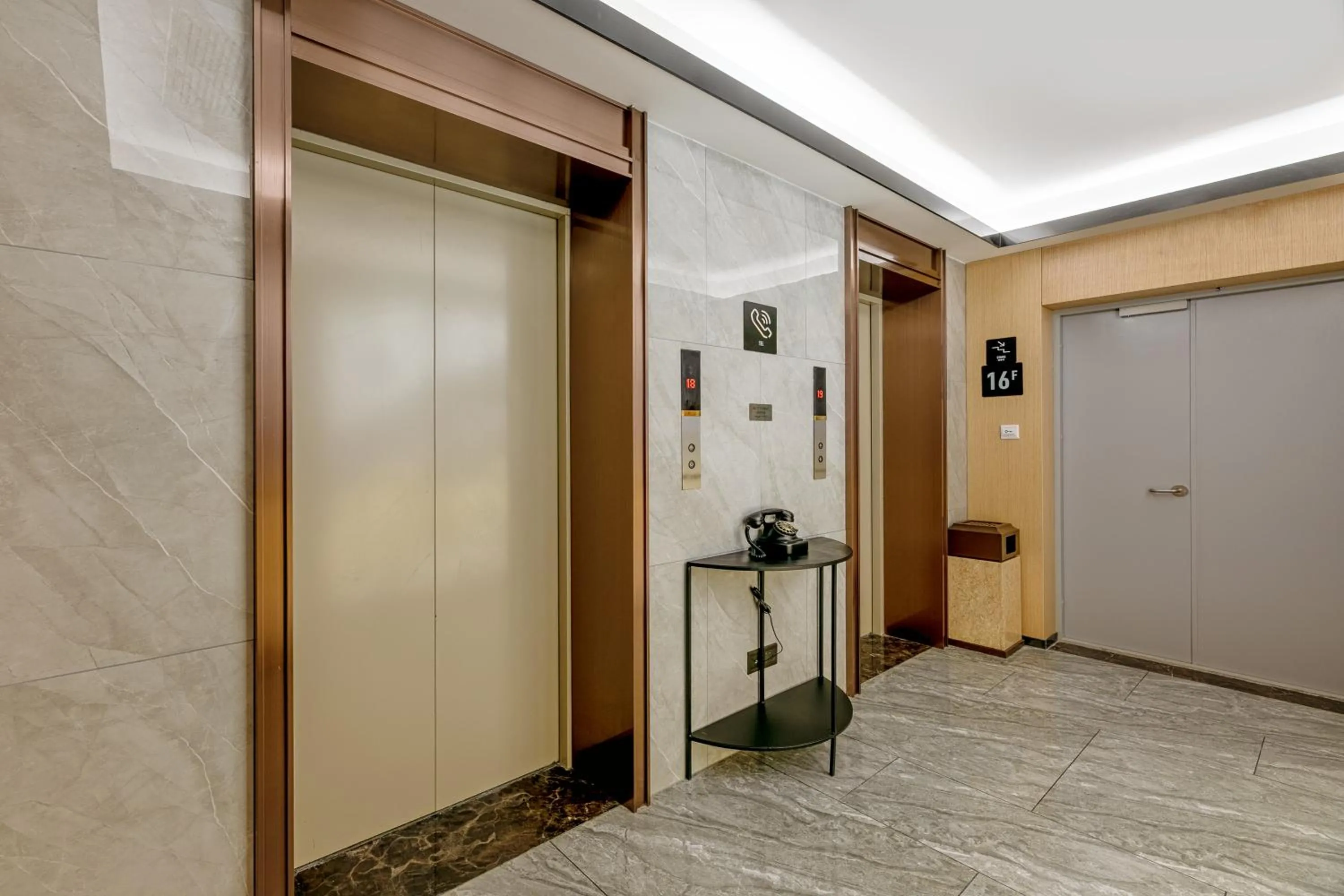 elevator in Atour Hotel Baoji Raiway Station Xingzheng Avenue