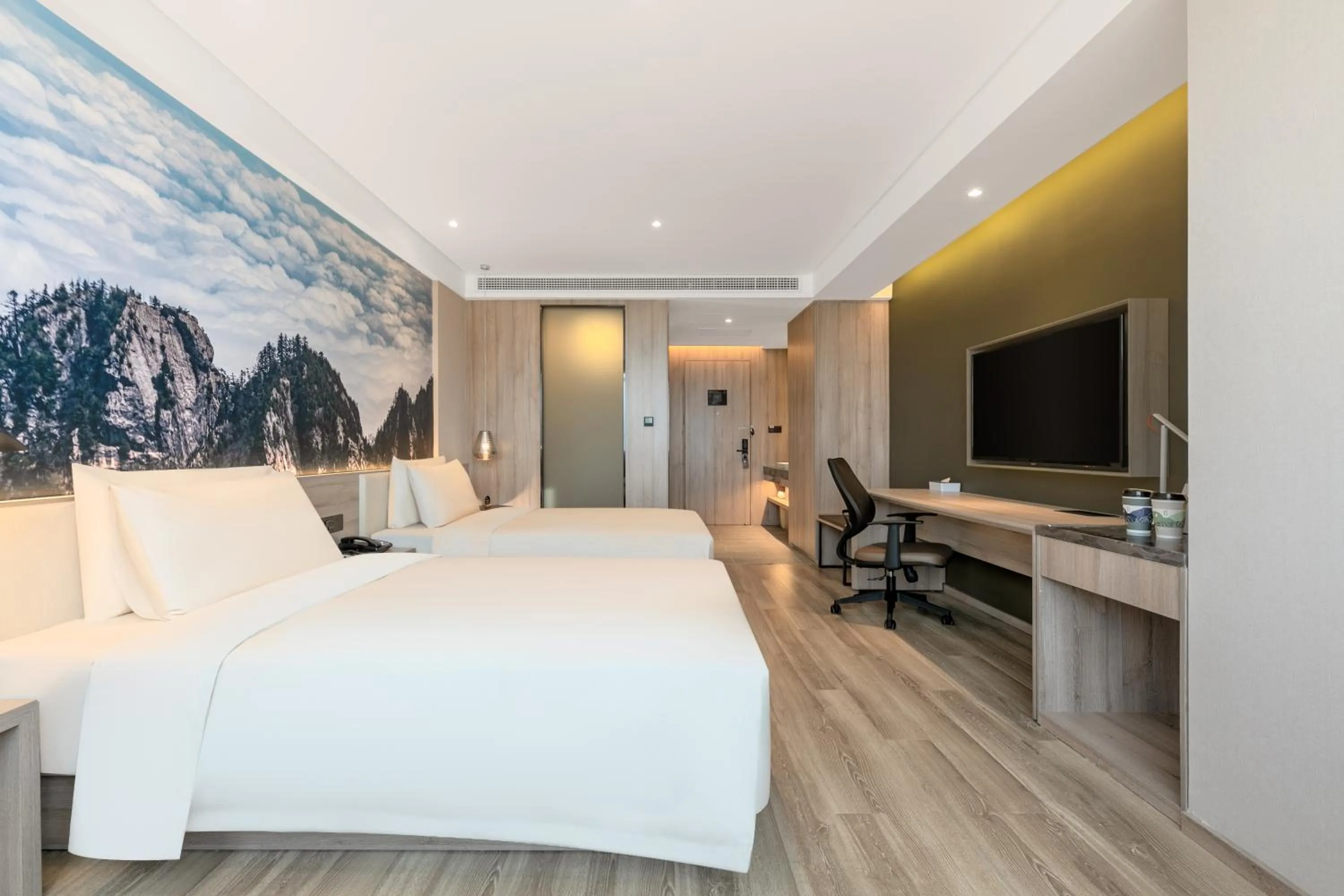 Photo of the whole room, Bed in Atour Hotel Baoji Raiway Station Xingzheng Avenue