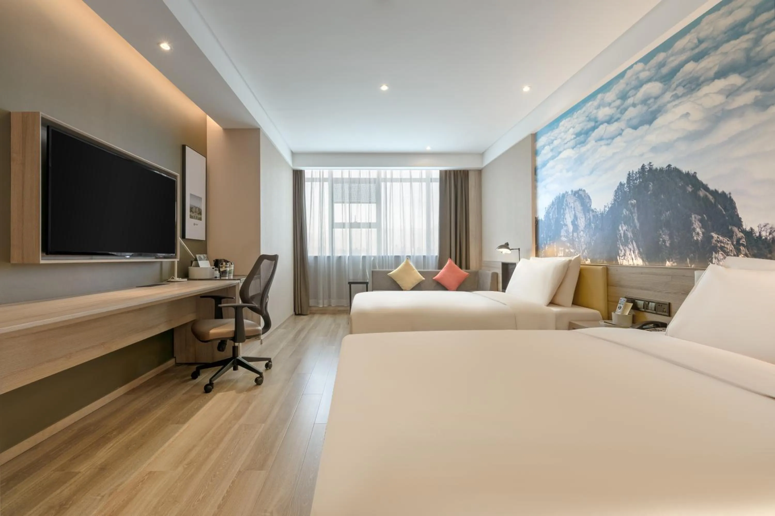 Photo of the whole room, Bed in Atour Hotel Baoji Raiway Station Xingzheng Avenue