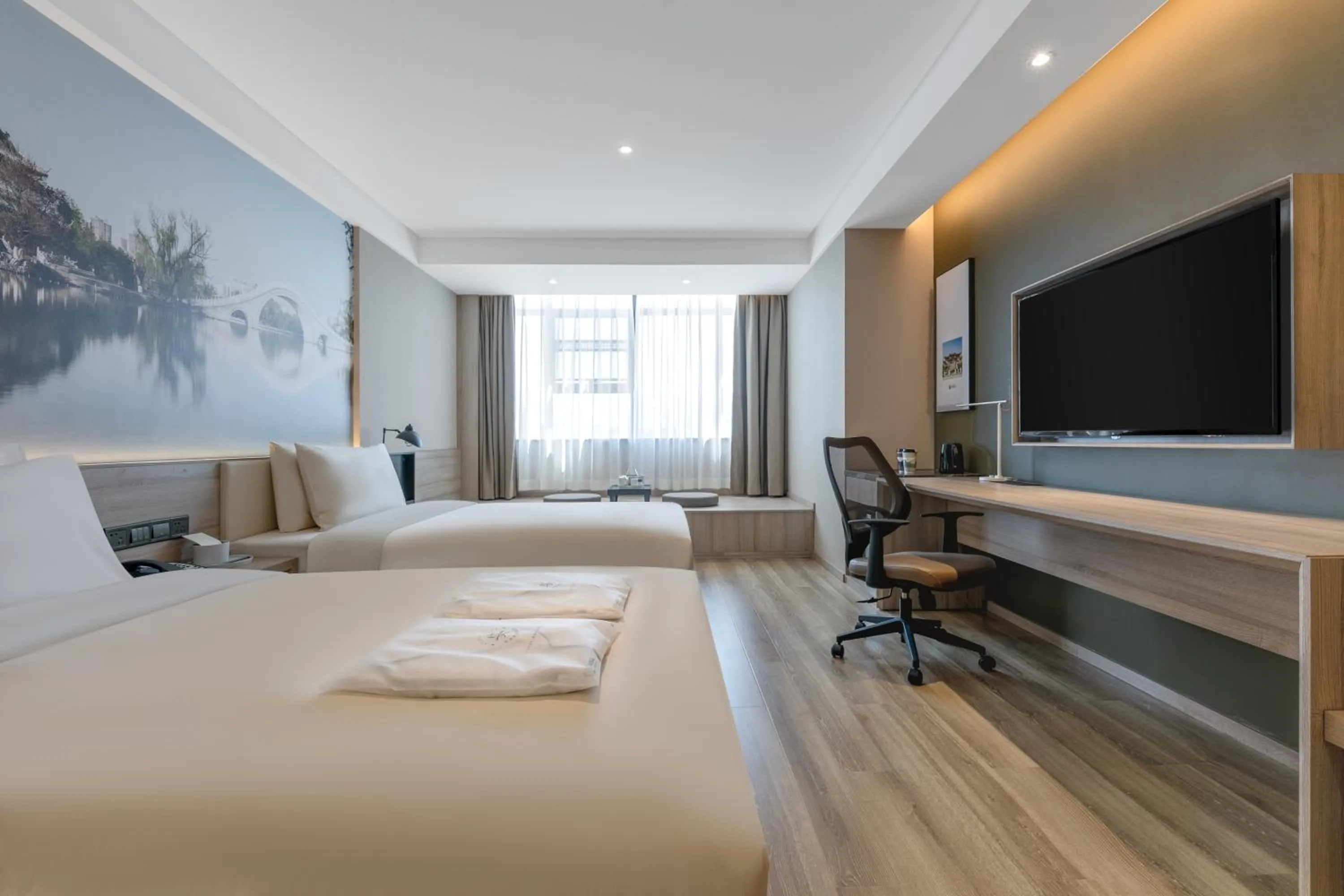 Photo of the whole room, Bed in Atour Hotel Baoji Raiway Station Xingzheng Avenue