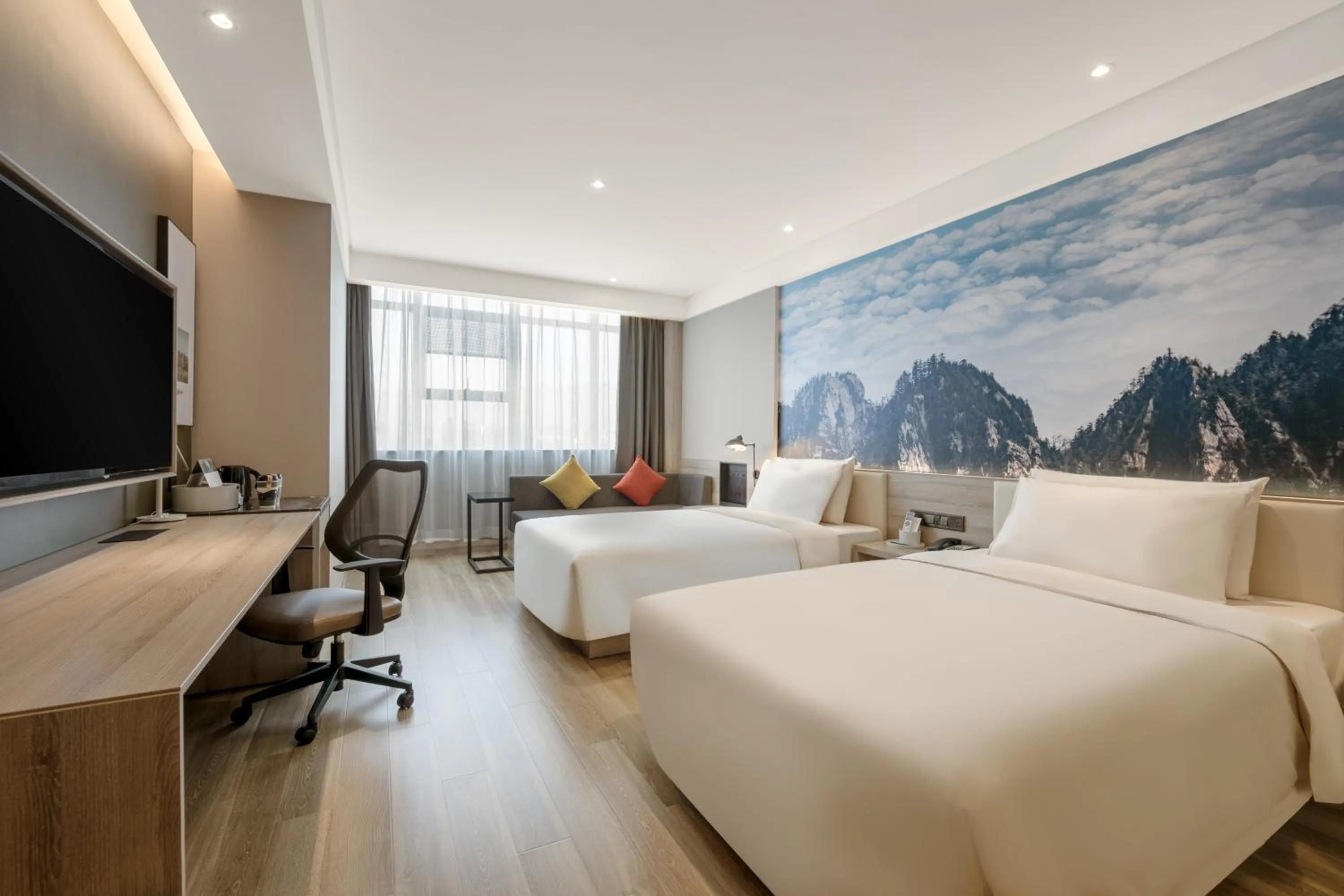 Photo of the whole room, Bed in Atour Hotel Baoji Raiway Station Xingzheng Avenue